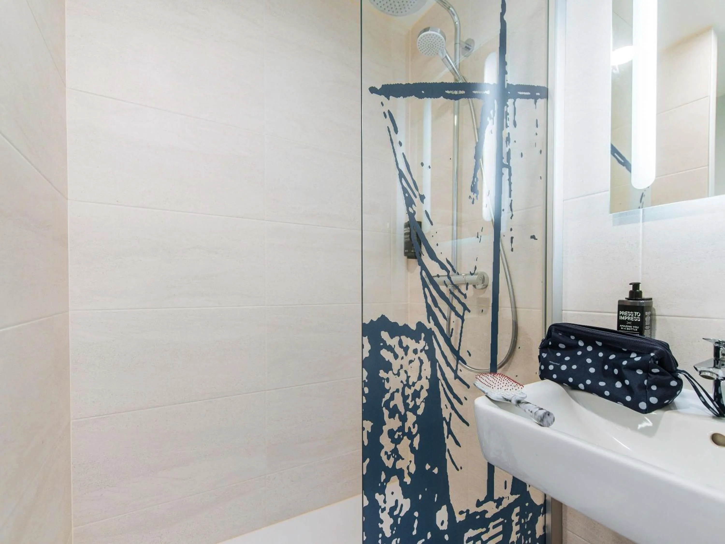 Bedroom in ibis Styles Ancenis Centre