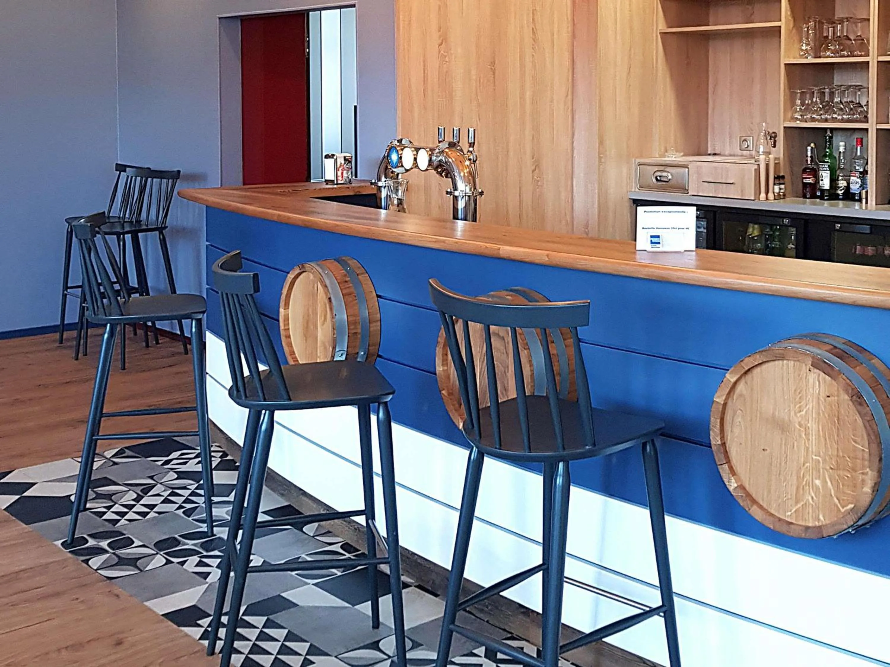 Lounge or bar in ibis Styles Ancenis Centre