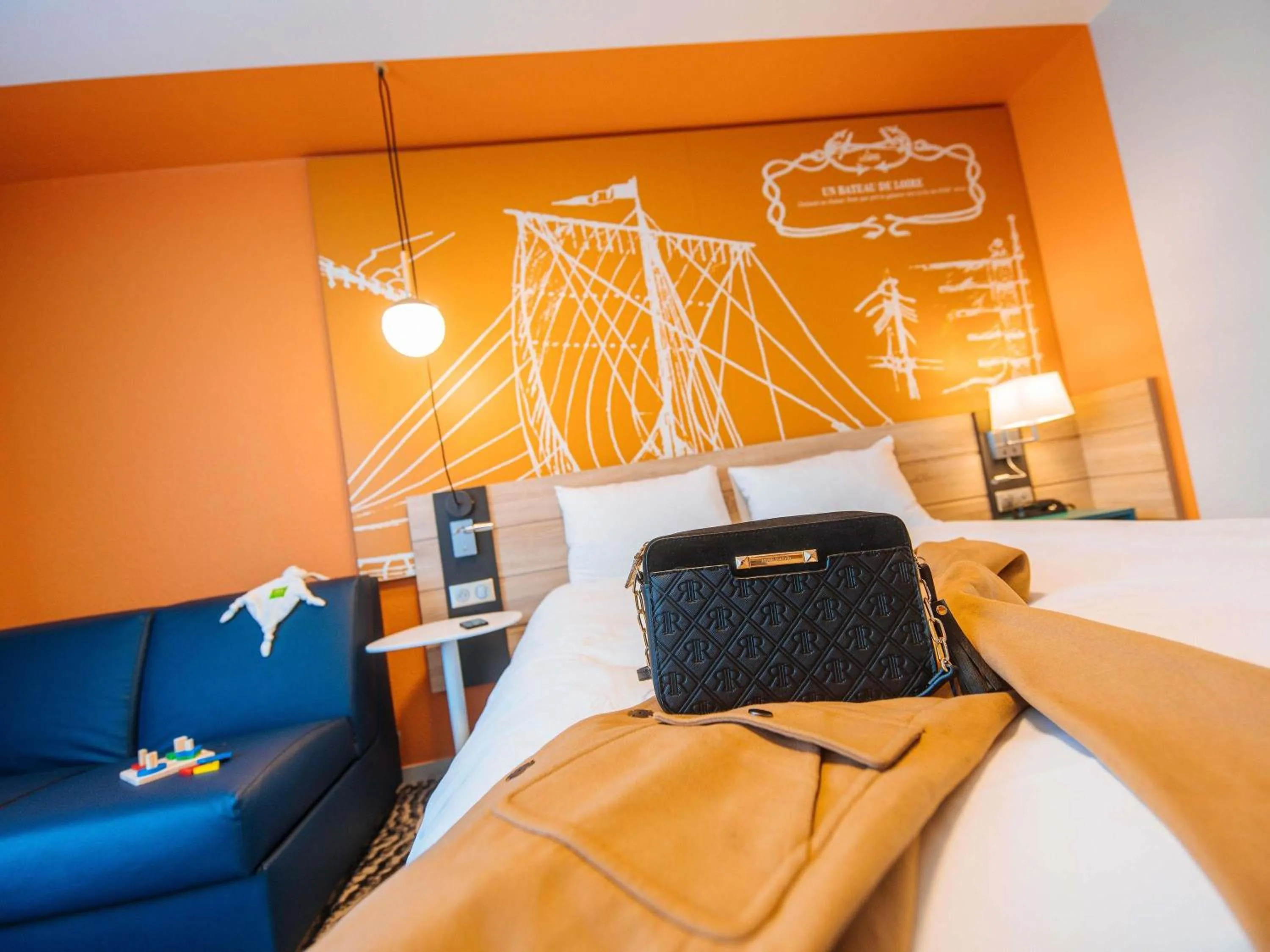 Bedroom, Bed in ibis Styles Ancenis Centre