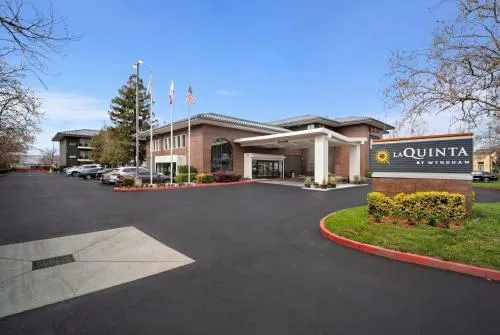 Howard Johnson by Wyndham Fullerton/Anaheim Conference Cntr