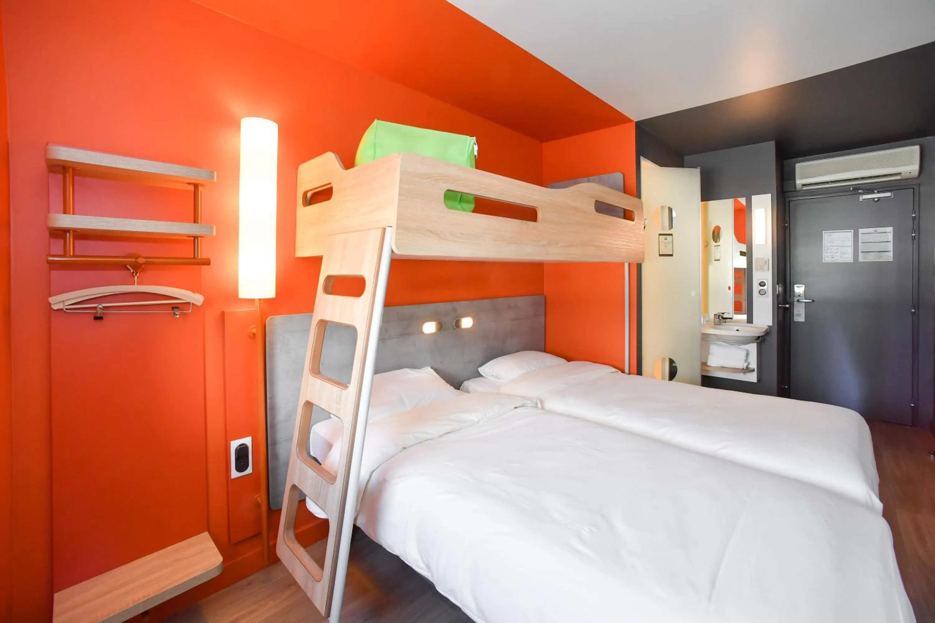 bunk bed, Bed in ibis budget Saint Lô