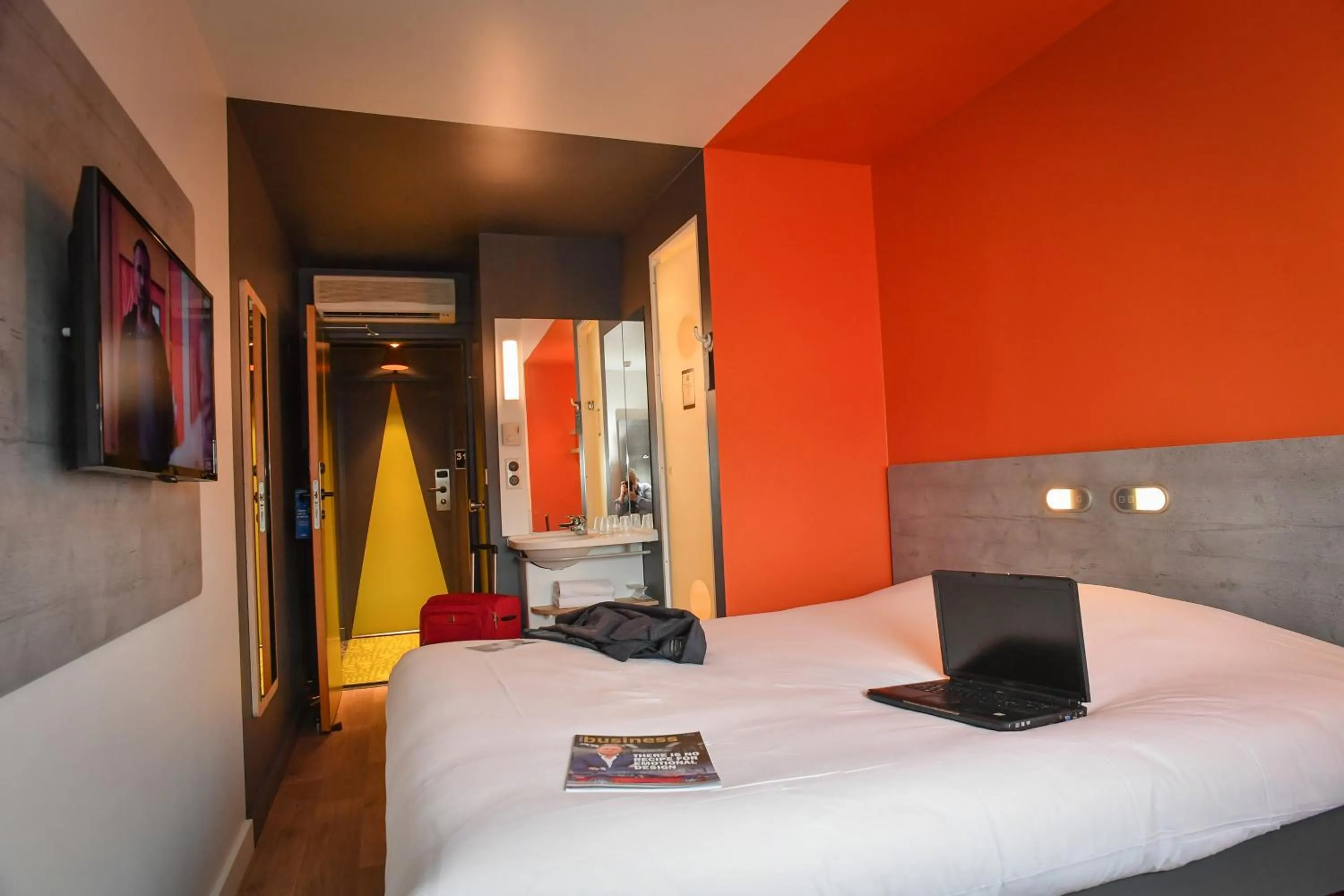 Bed in ibis budget Saint Lô