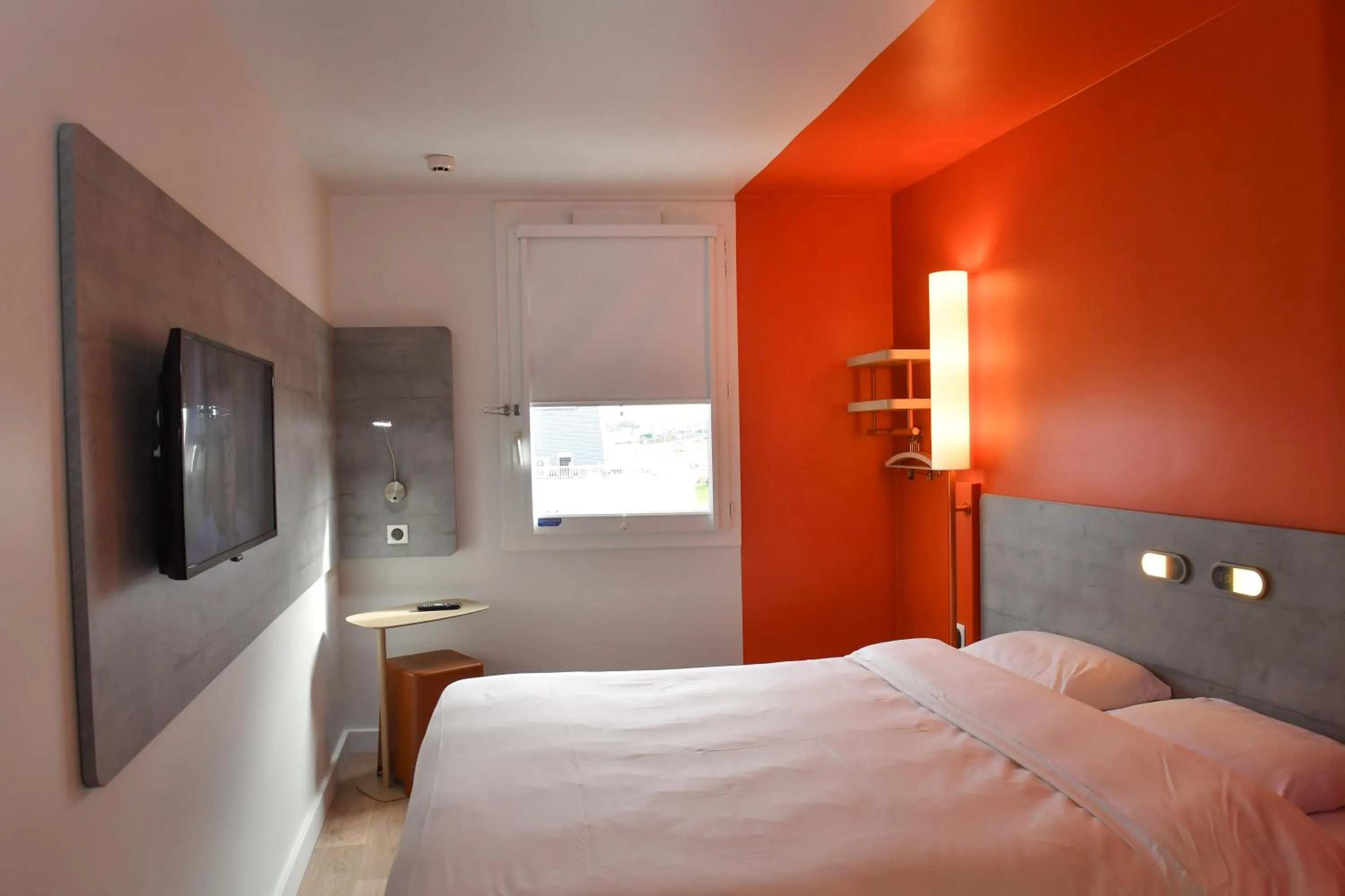 Bed in ibis budget Saint Lô