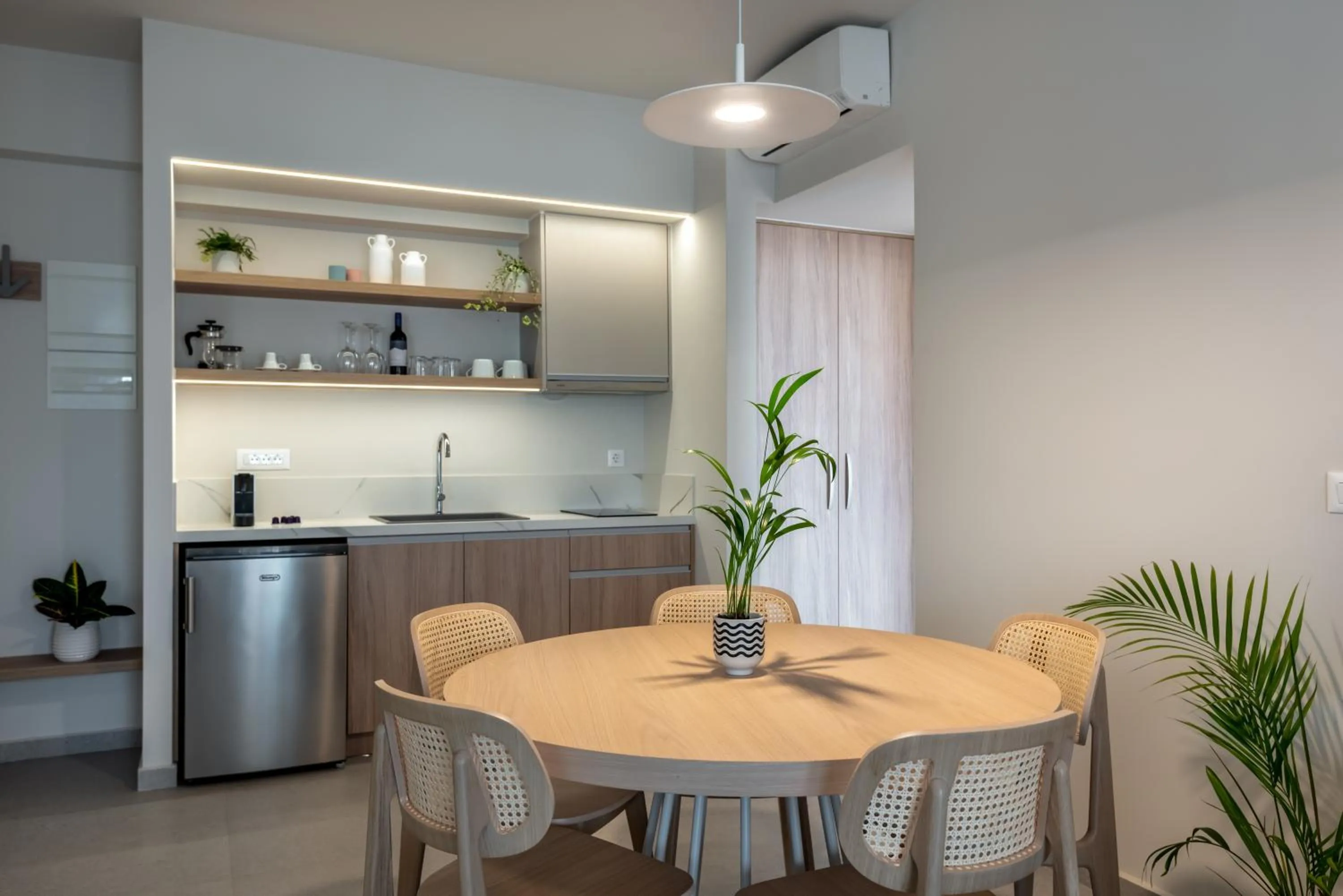 Coffee/tea facilities in Blue Dome Hotel