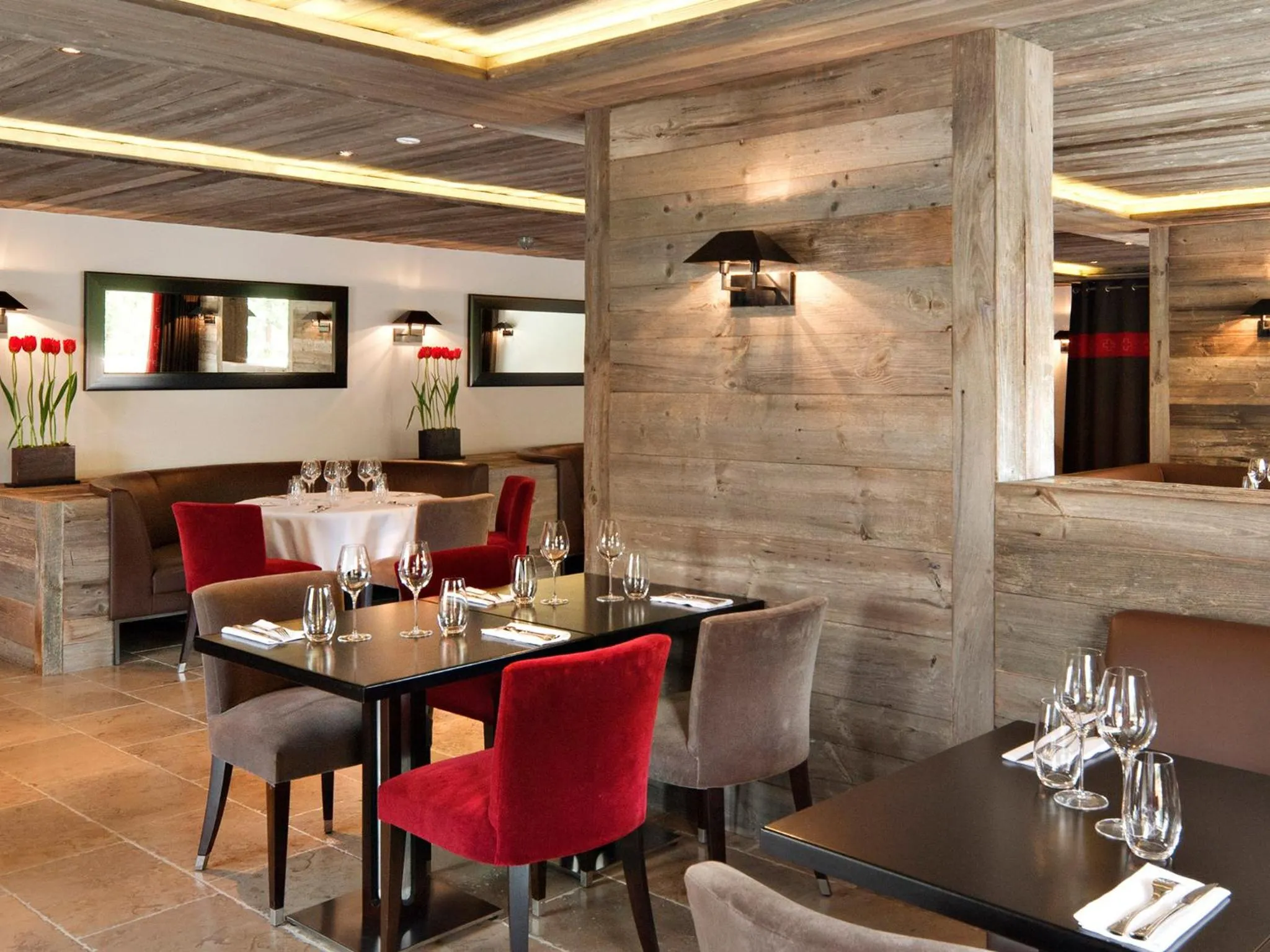 Restaurant/places to eat in Hôtel Vanessa