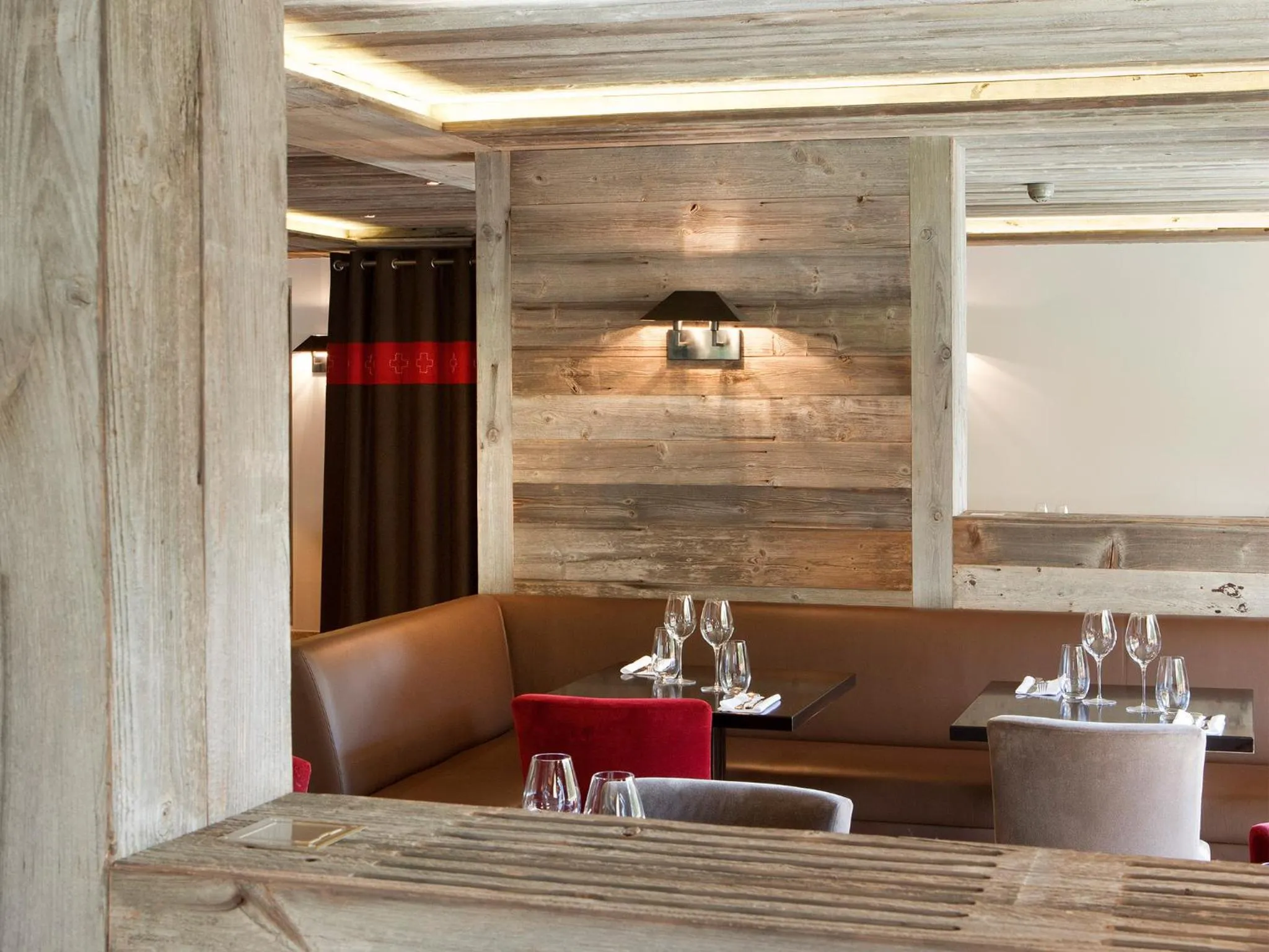 Restaurant/places to eat in Hôtel Vanessa