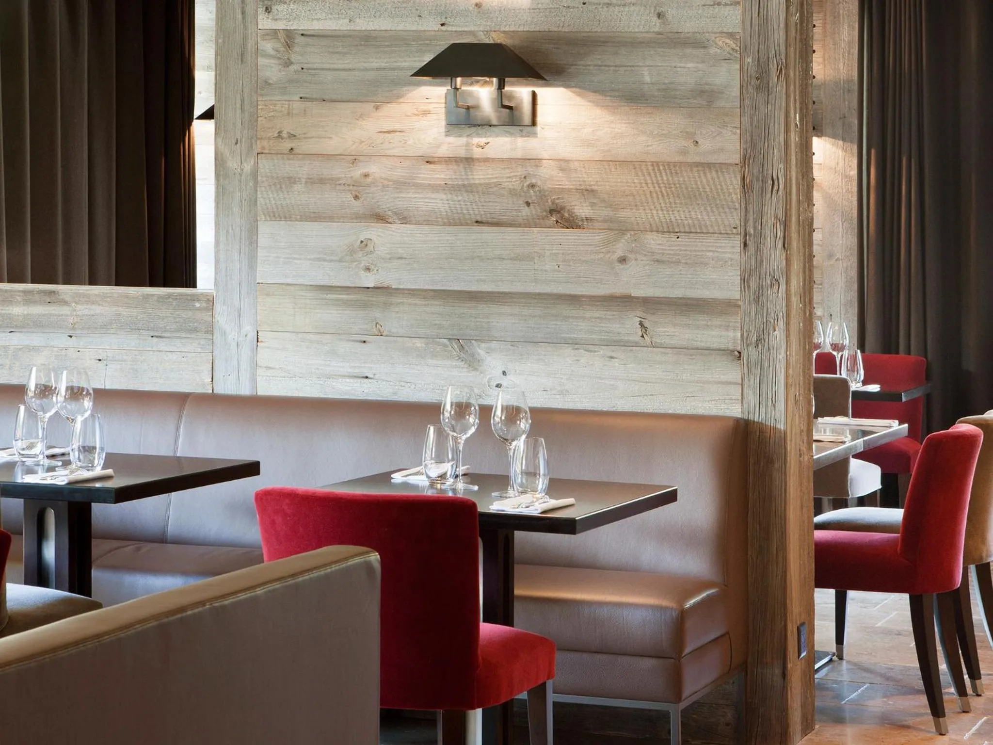 Restaurant/places to eat in Hôtel Vanessa