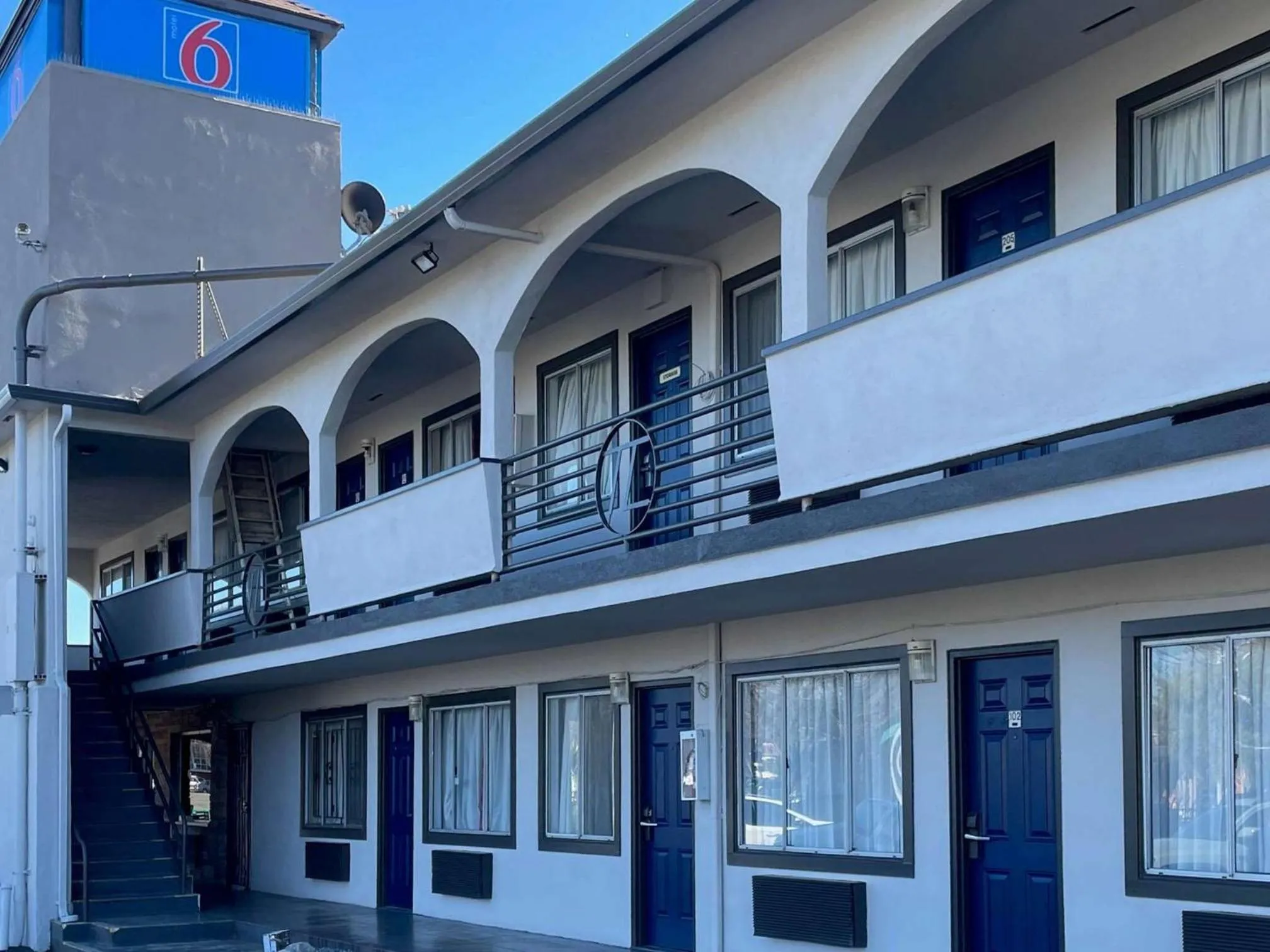 Property building in Motel 6 Richmond CA Civic Center