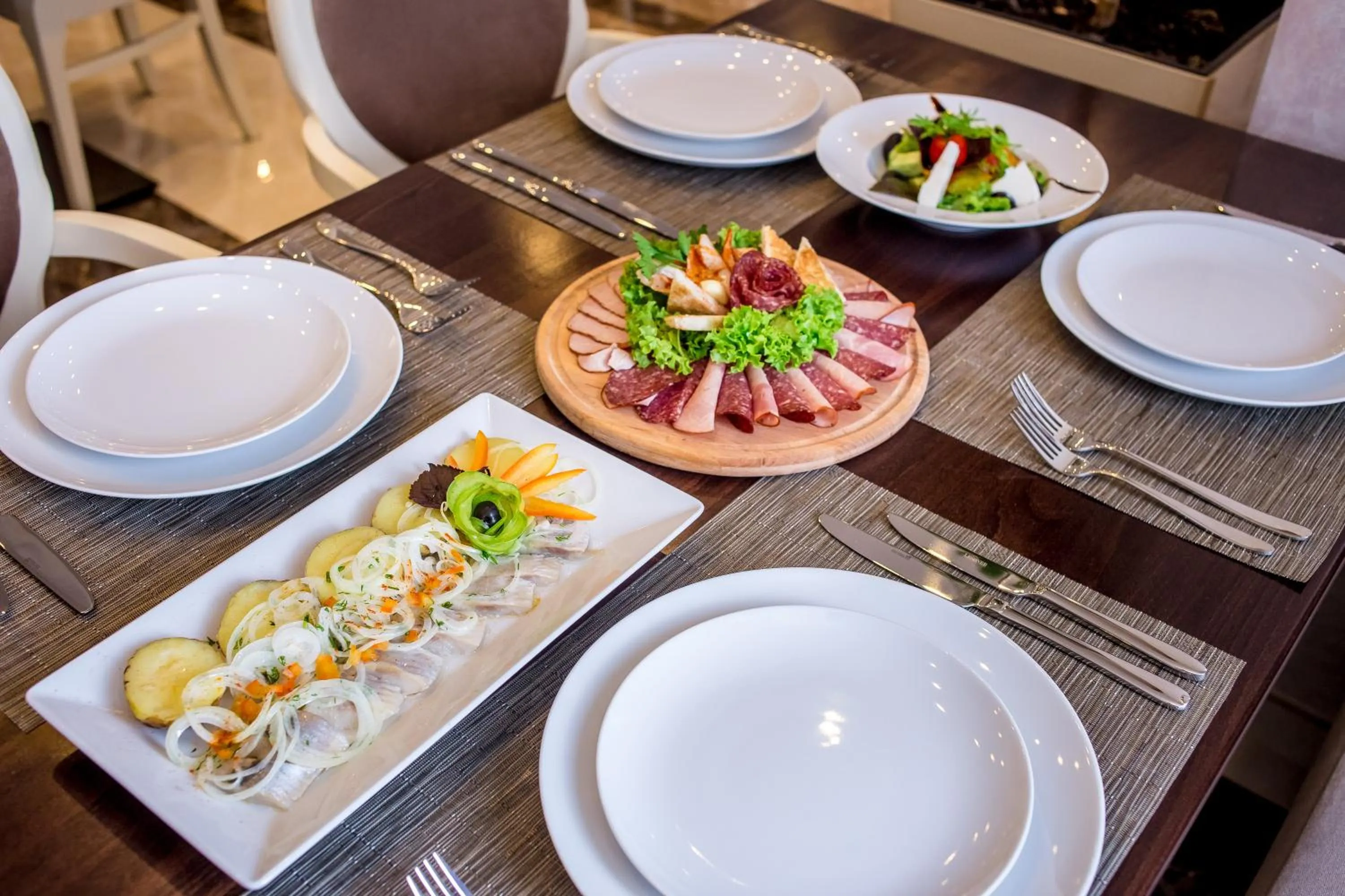 Restaurant/places to eat in Green Park Hotel & SPA