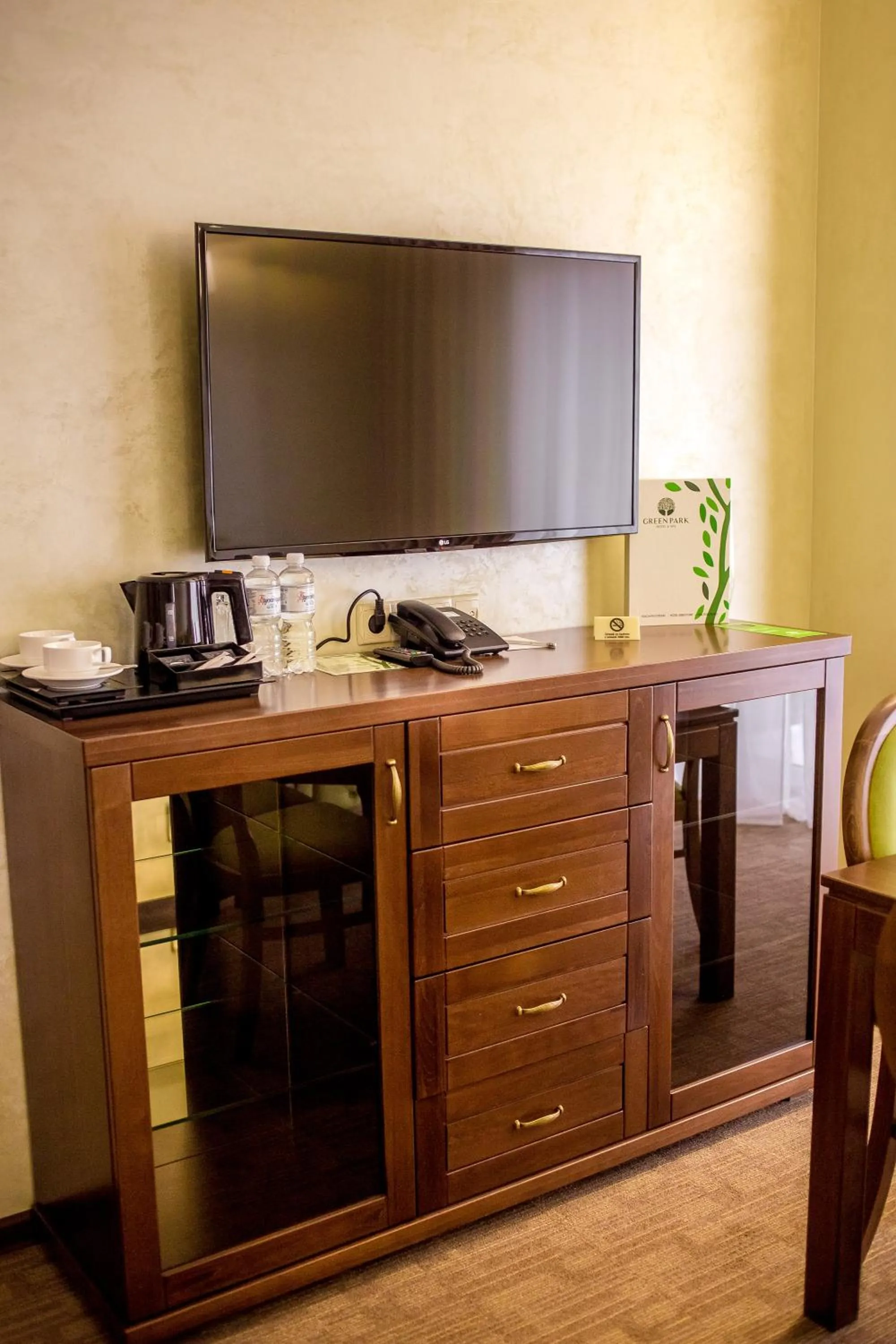 TV and multimedia in Green Park Hotel & SPA