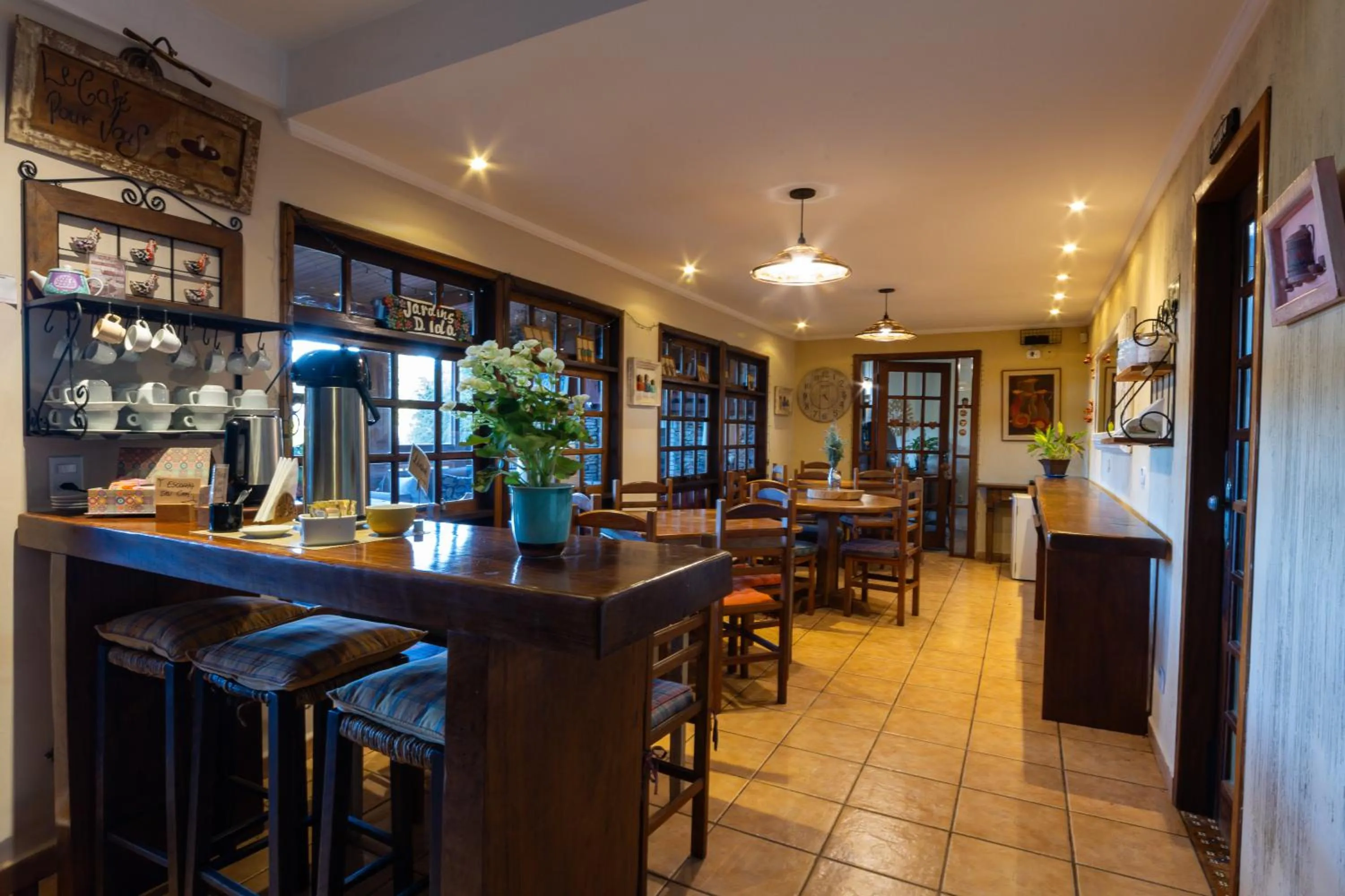 Restaurant/places to eat in Pousada Benevento