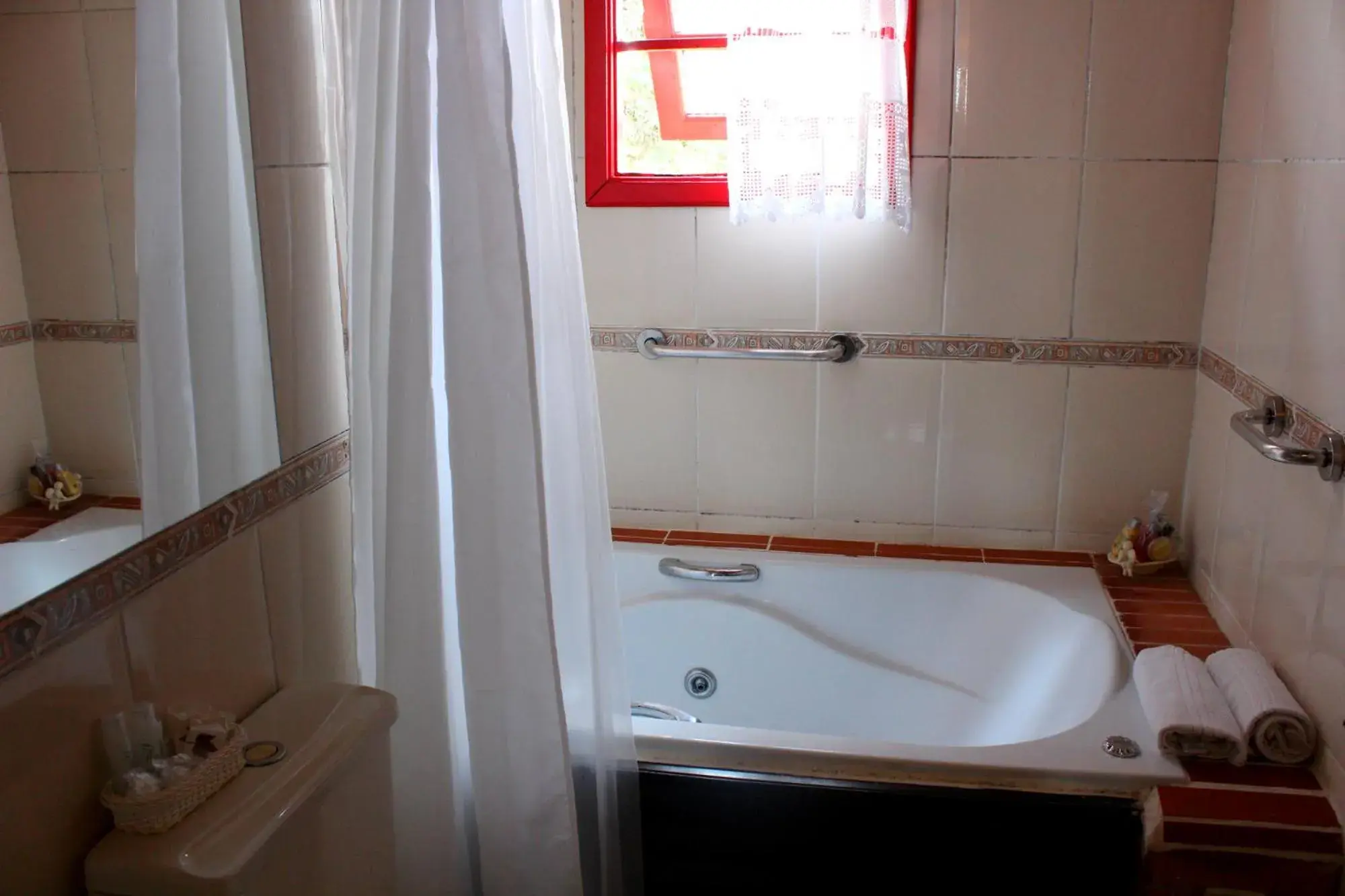 Suite with Spa Bath in Pousada Benevento Suite with Spa Bath in Pousada Benevento