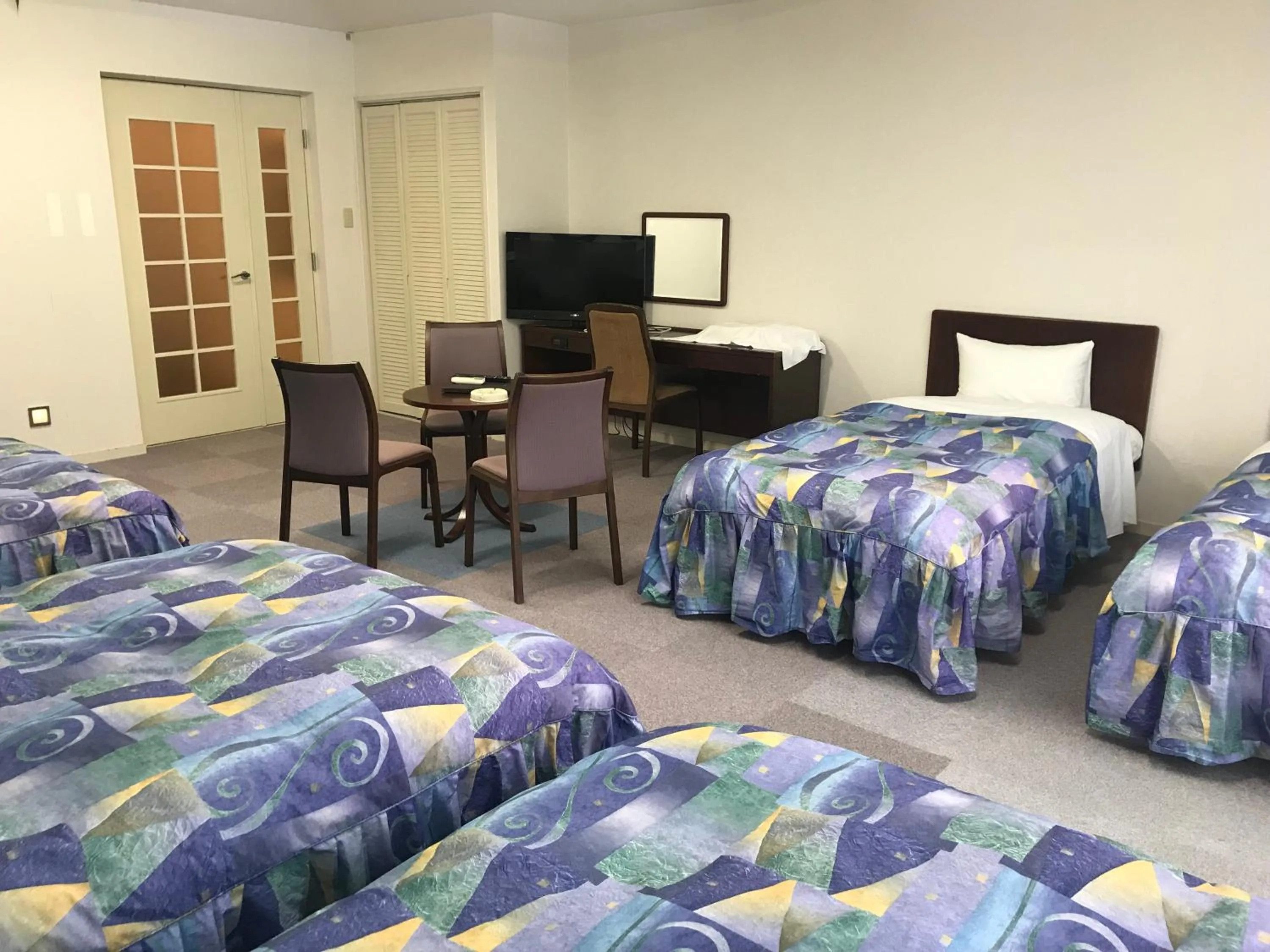 Bed in Renaissance Tanagura