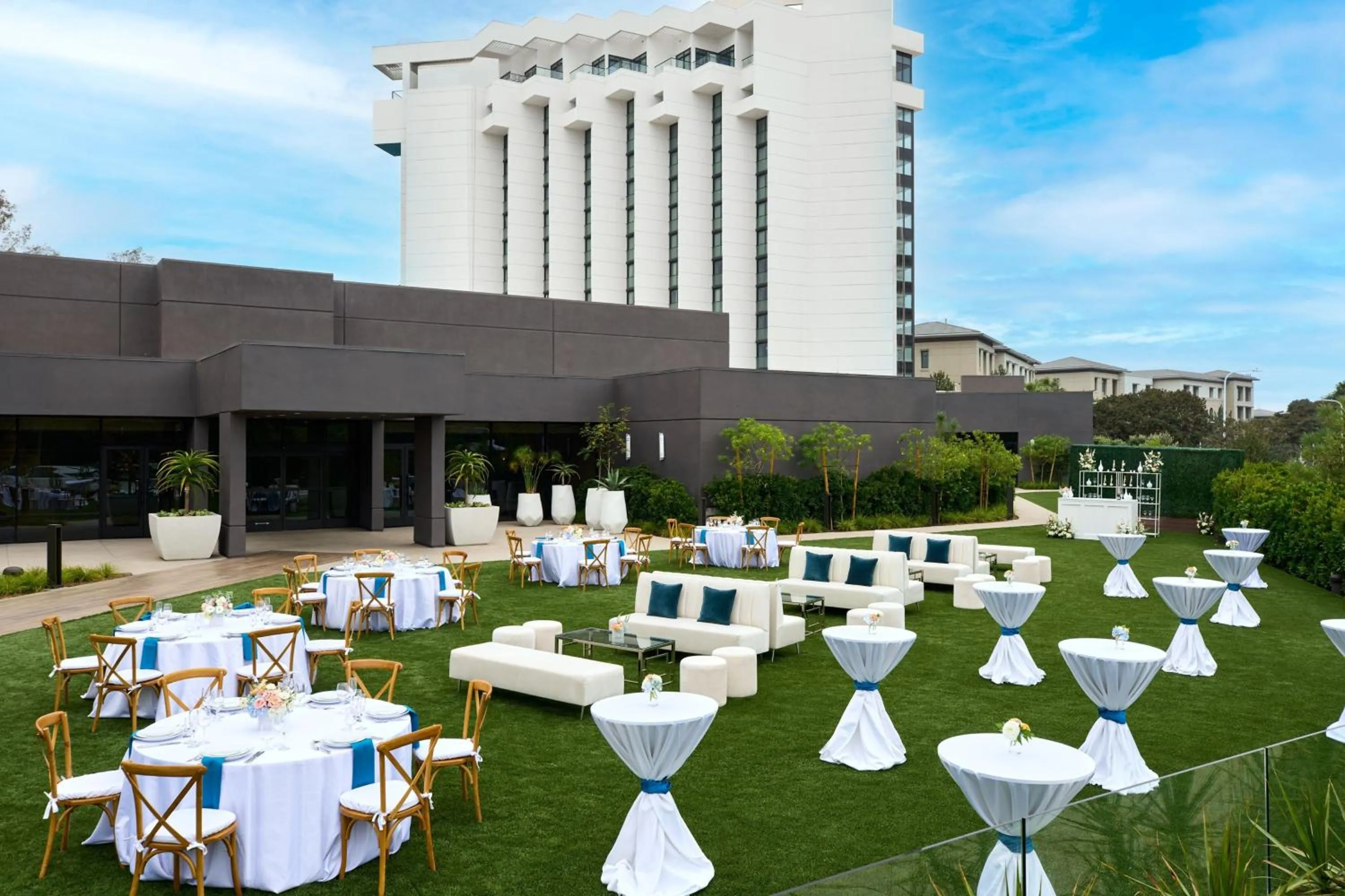 Lobby or reception in VEA Newport Beach, a Marriott Resort & Spa
