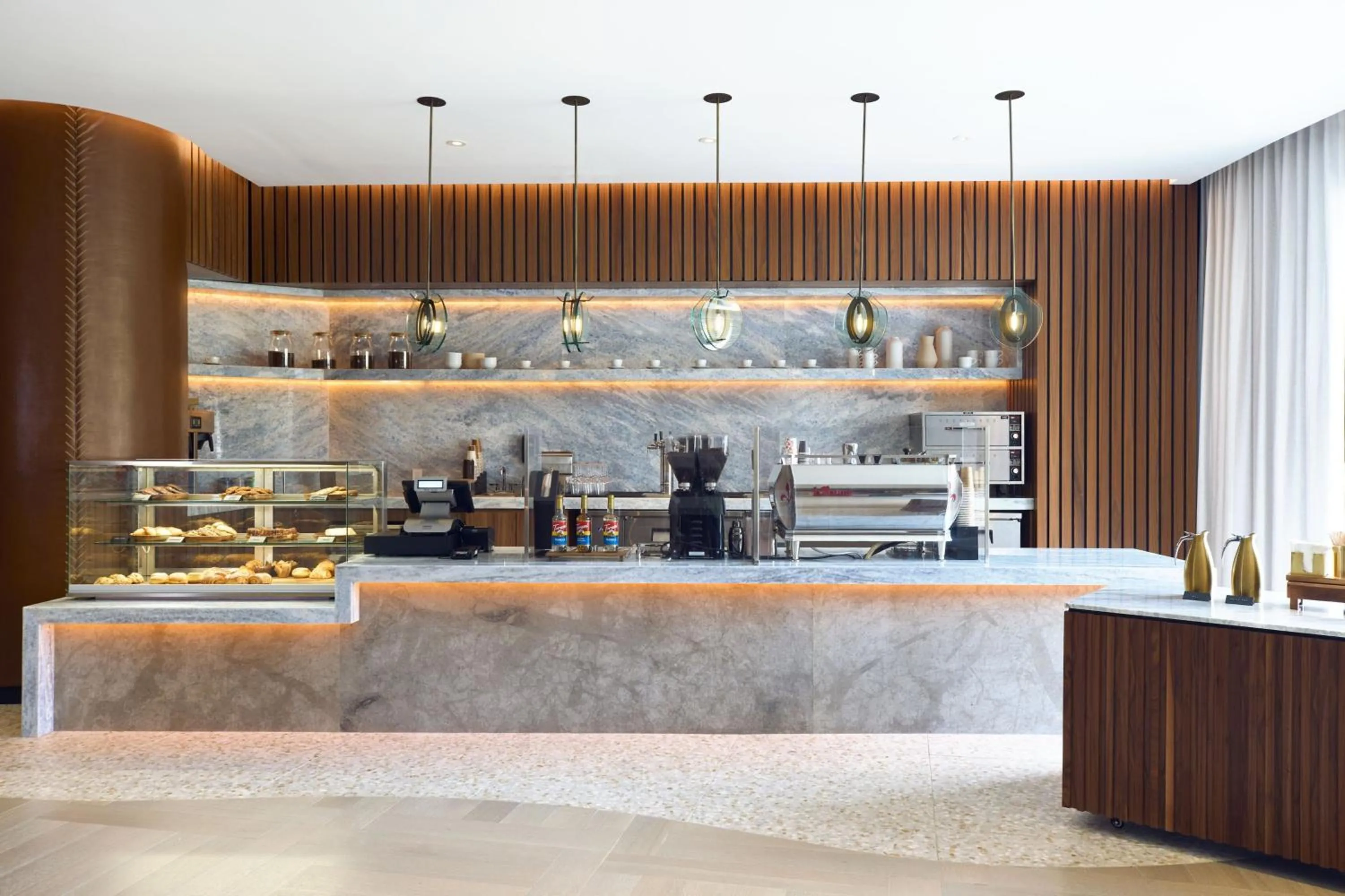 Lounge or bar in VEA Newport Beach, a Marriott Resort & Spa