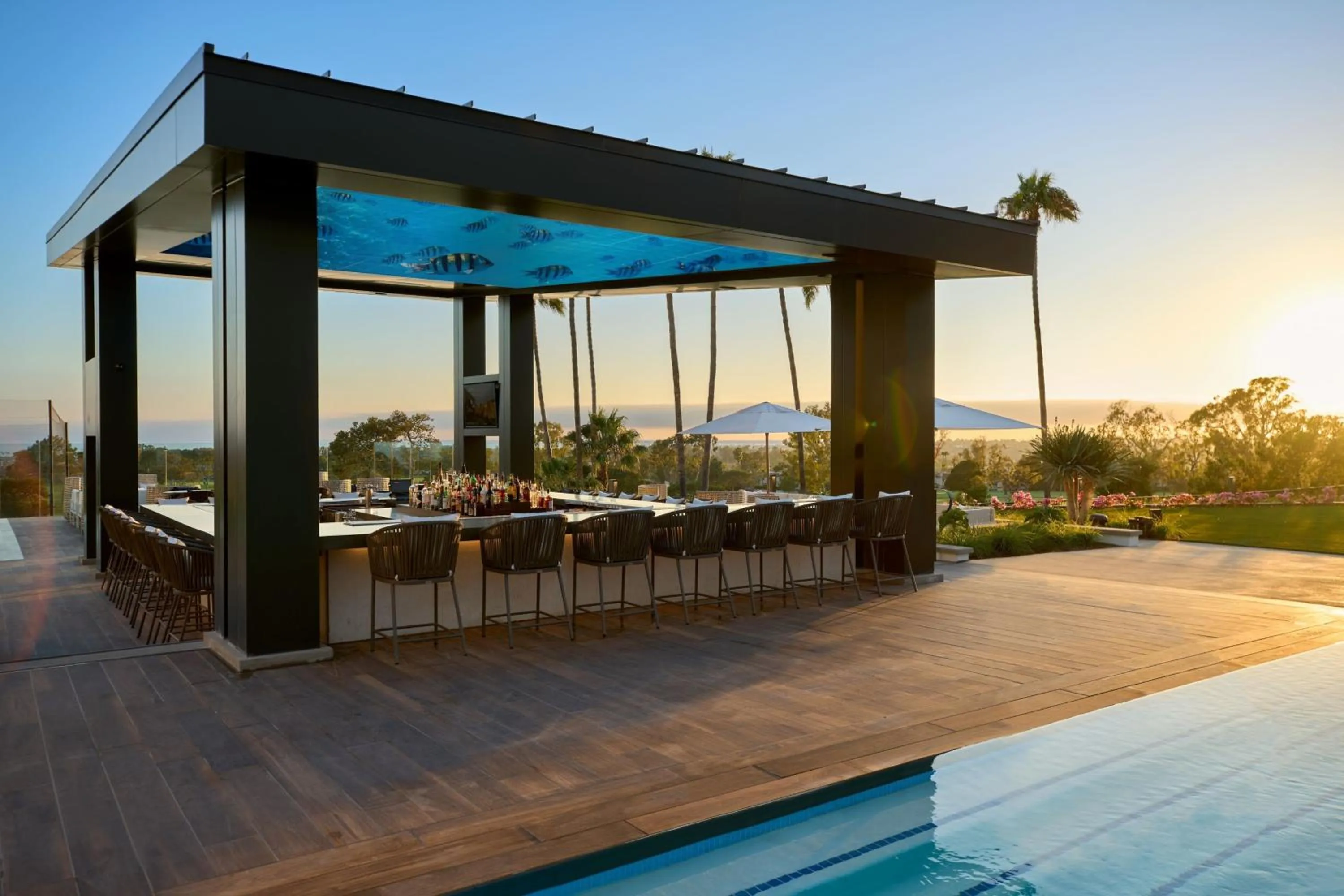 Lounge or bar in VEA Newport Beach, a Marriott Resort & Spa