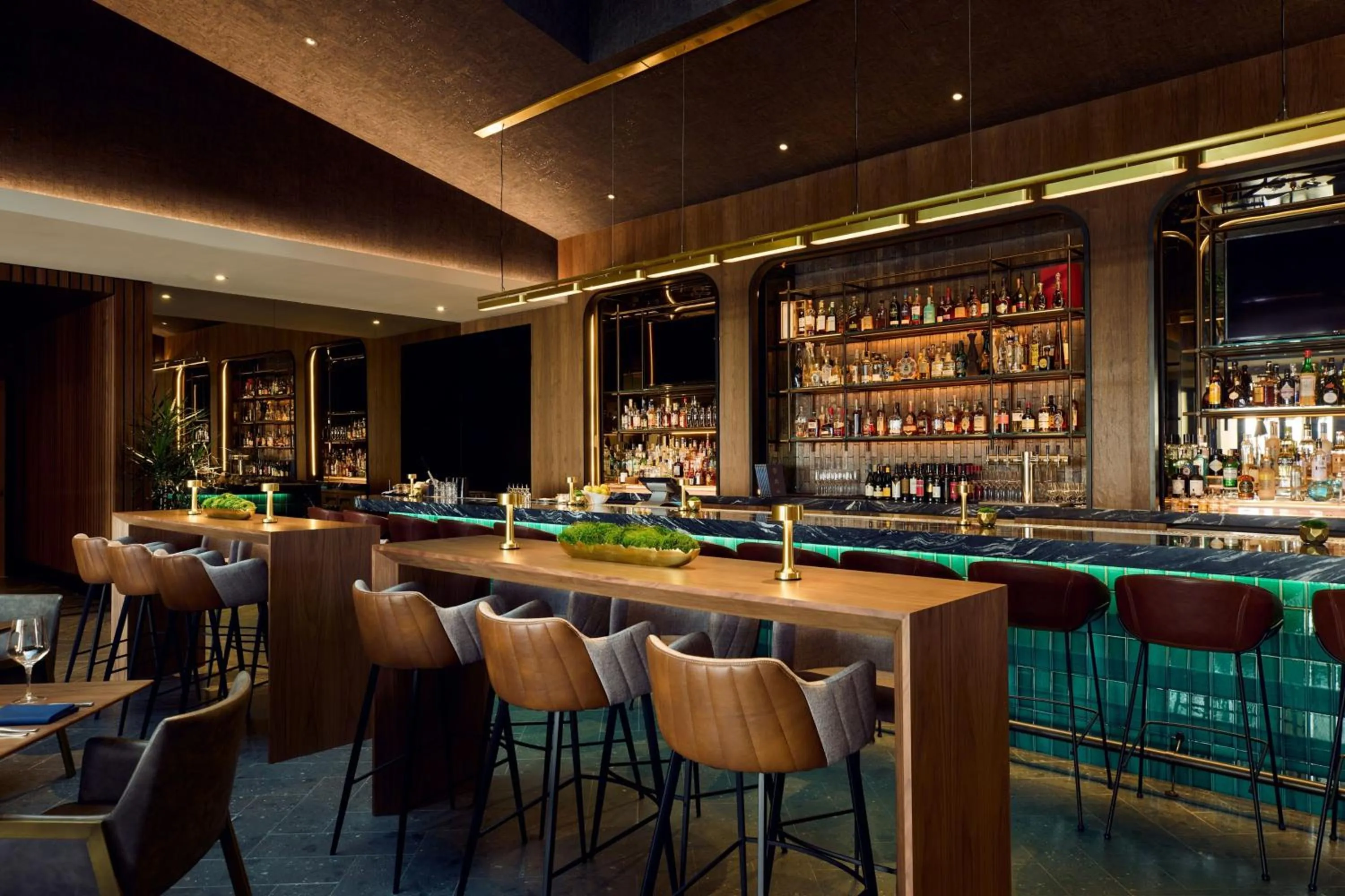 Lounge or bar in VEA Newport Beach, a Marriott Resort & Spa