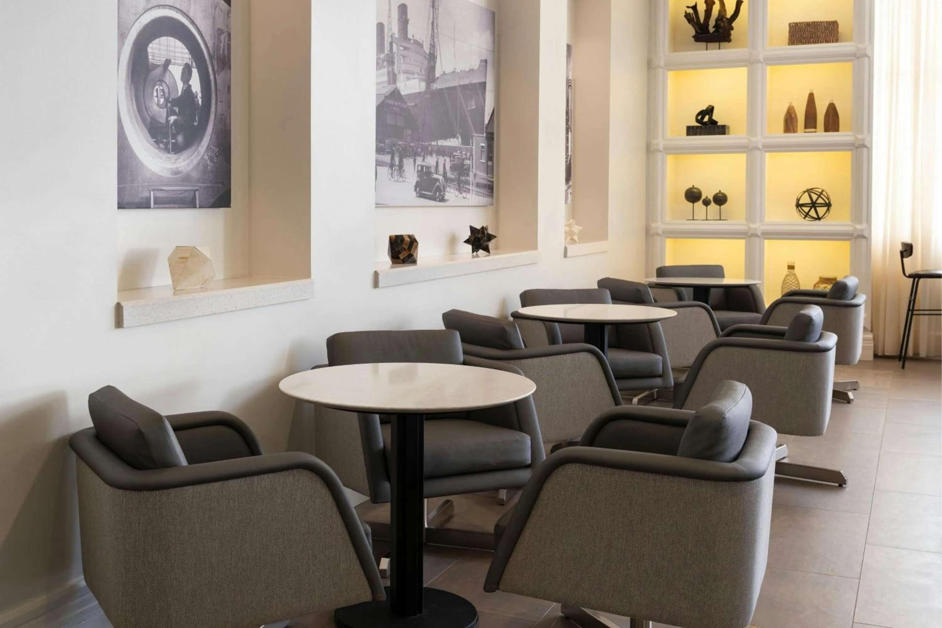 Lobby or reception in Courtyard by Marriott Long Beach Downtown