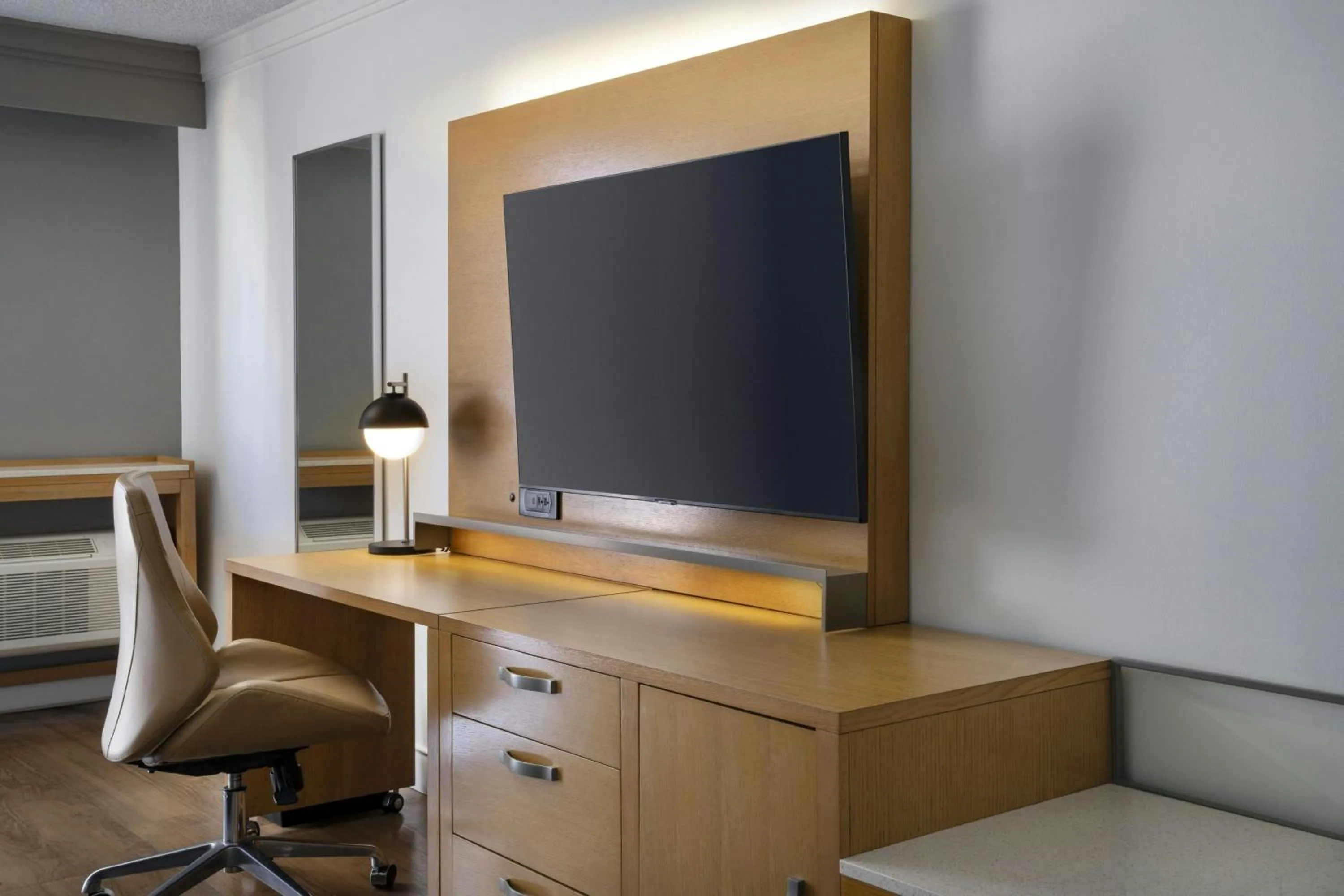 Photo of the whole room in Courtyard by Marriott Long Beach Downtown