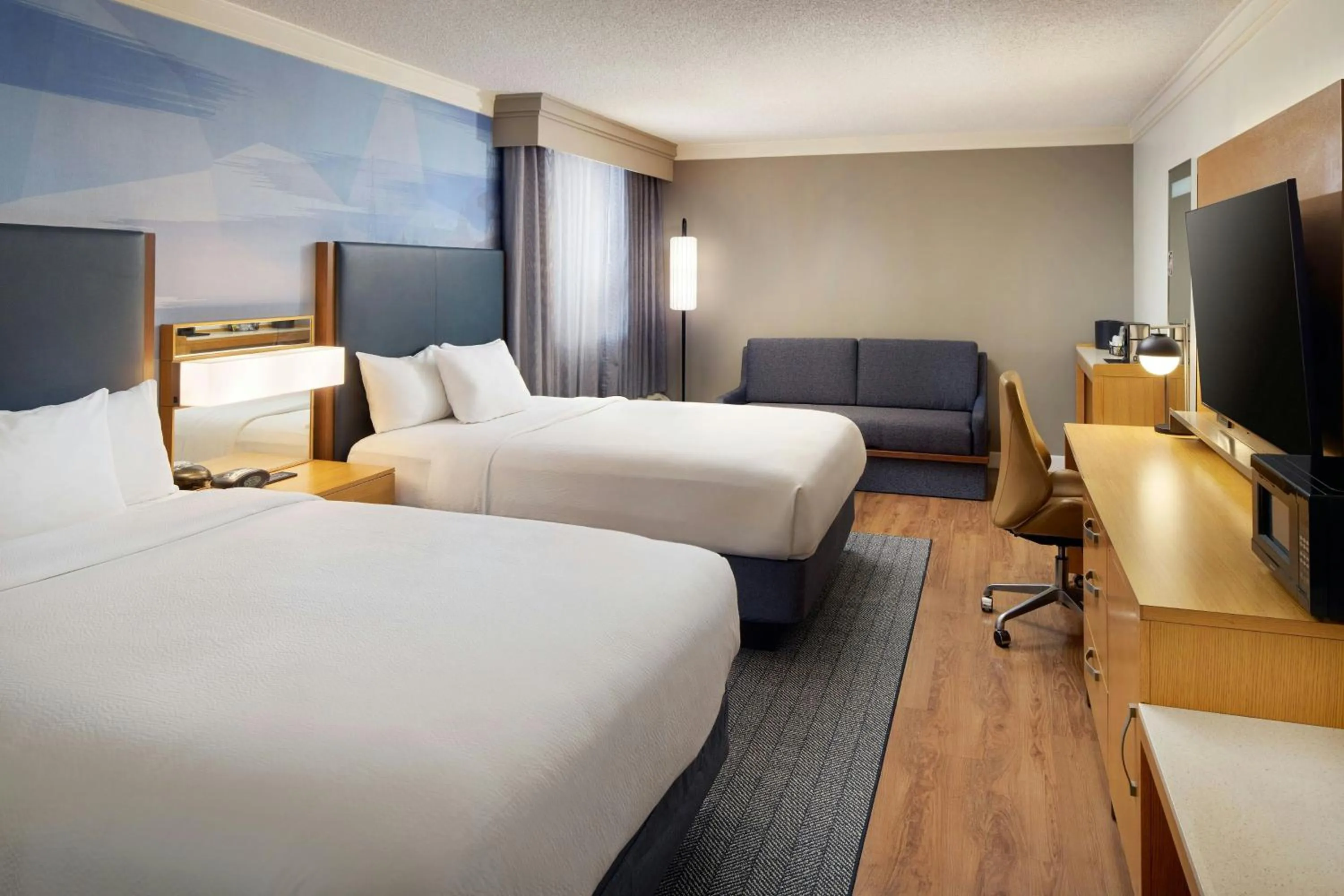 Photo of the whole room, Bed in Courtyard by Marriott Long Beach Downtown