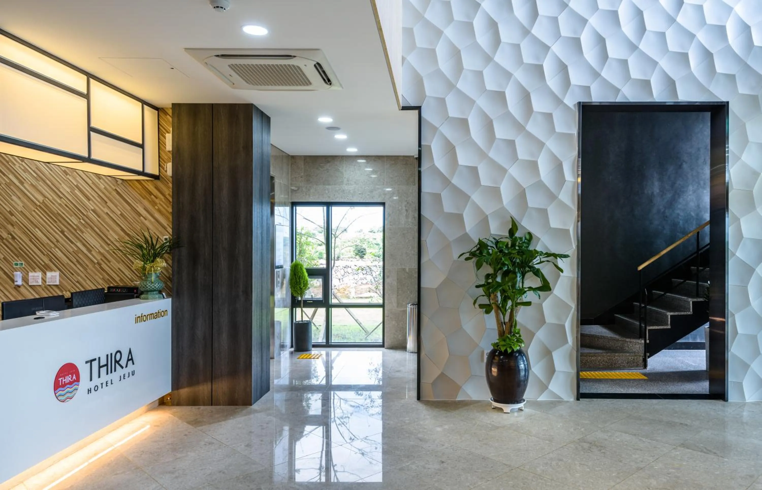 Living room in Thira Hotel