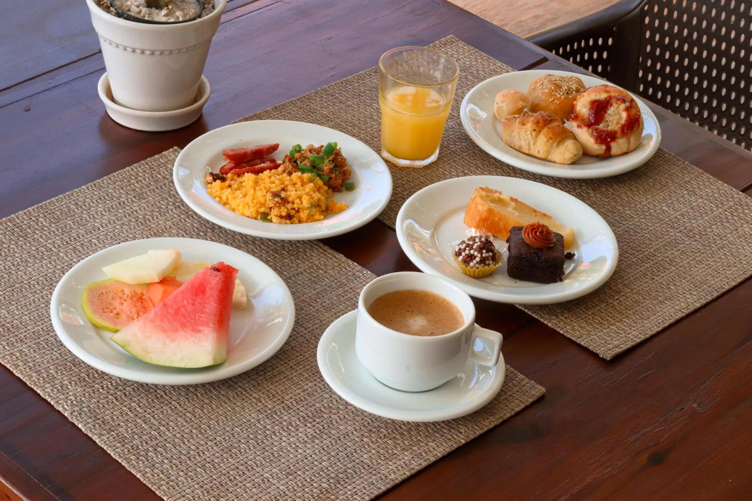 Breakfast in Aruanã Eco Praia Hotel