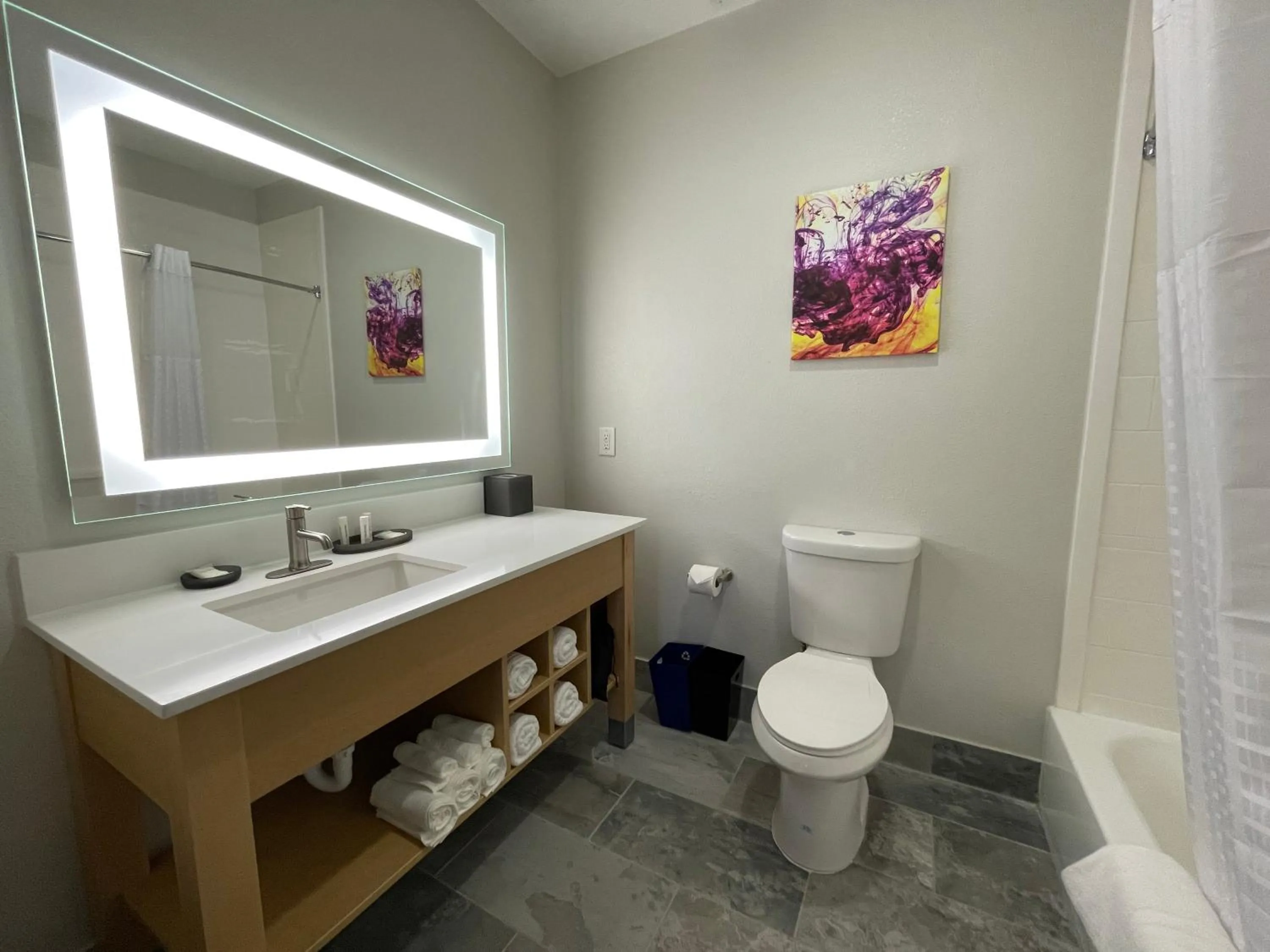 Bathroom in La Quinta Inn & Suites by Wyndham Augusta Fort Eisenhower