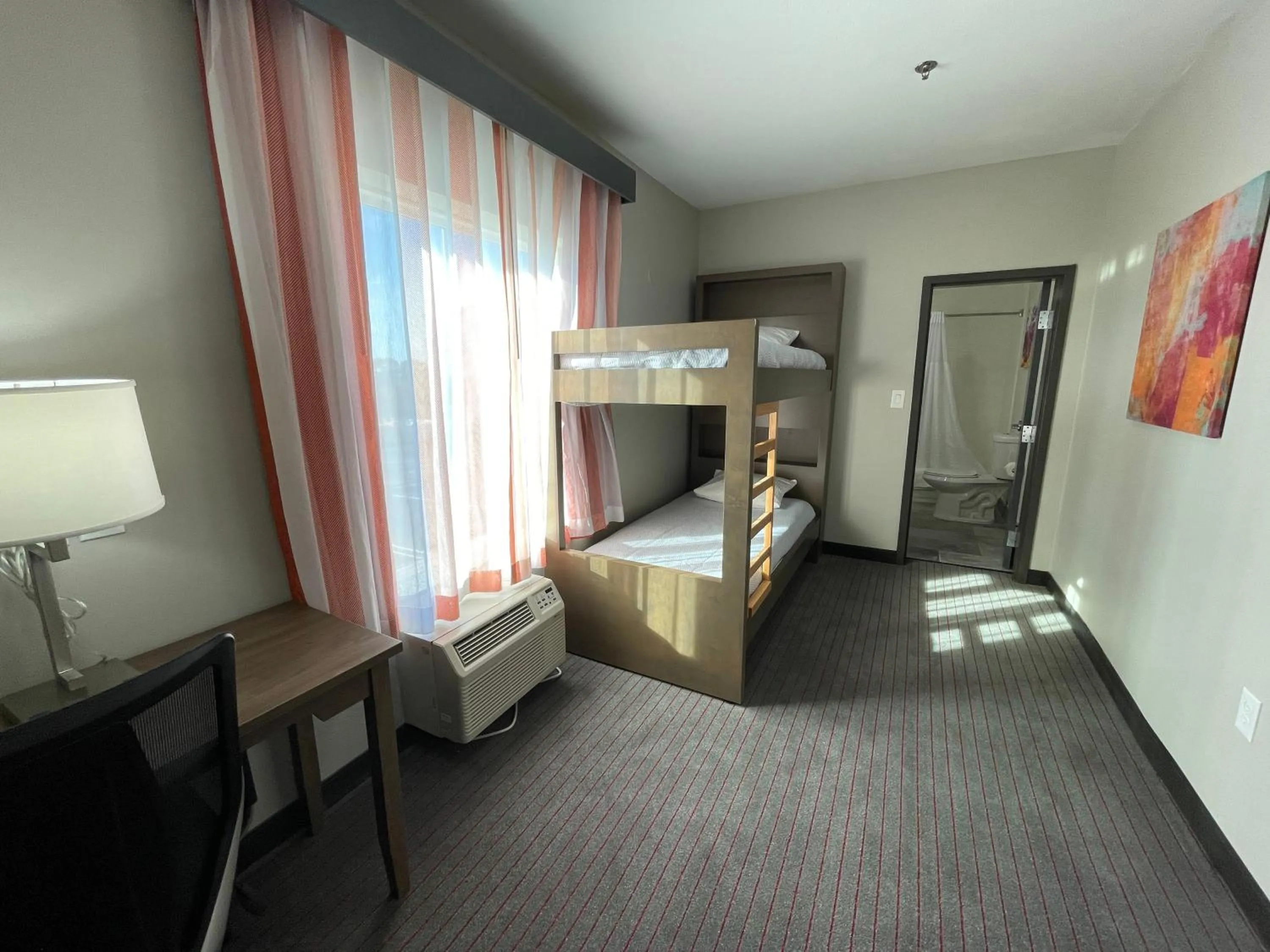 Bed in La Quinta Inn & Suites by Wyndham Augusta Fort Eisenhower