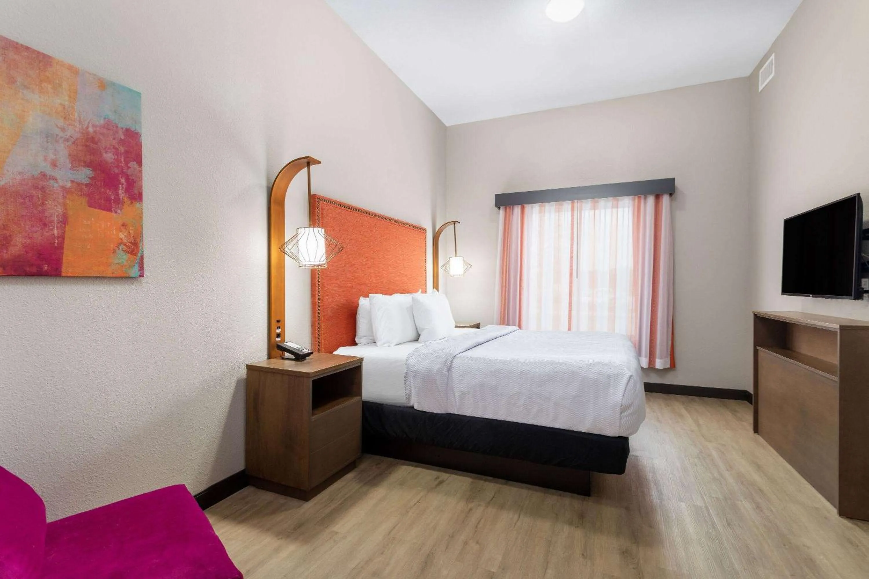 Bed in La Quinta Inn & Suites by Wyndham Augusta Fort Eisenhower