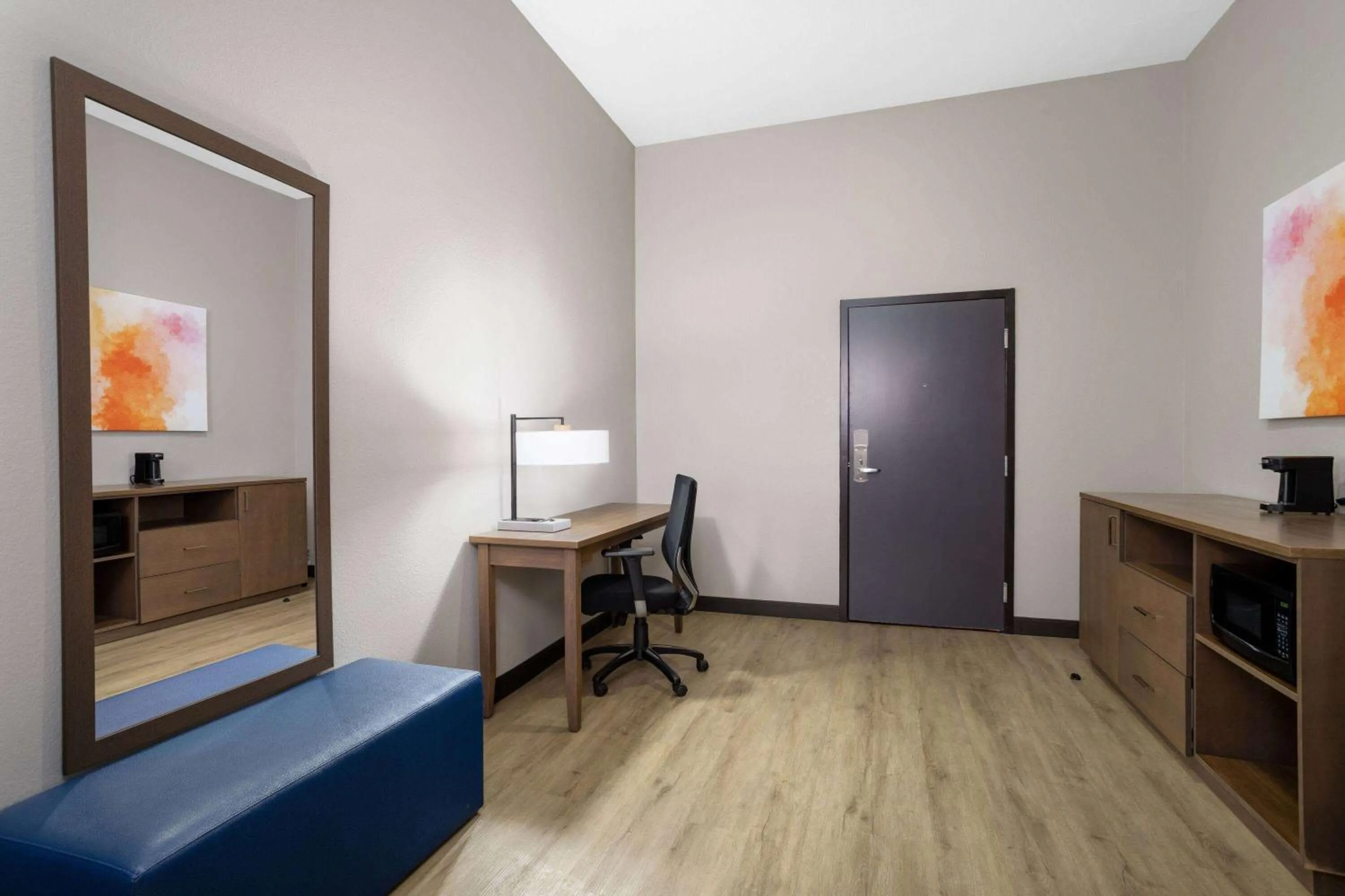 Bed in La Quinta Inn & Suites by Wyndham Augusta Fort Eisenhower