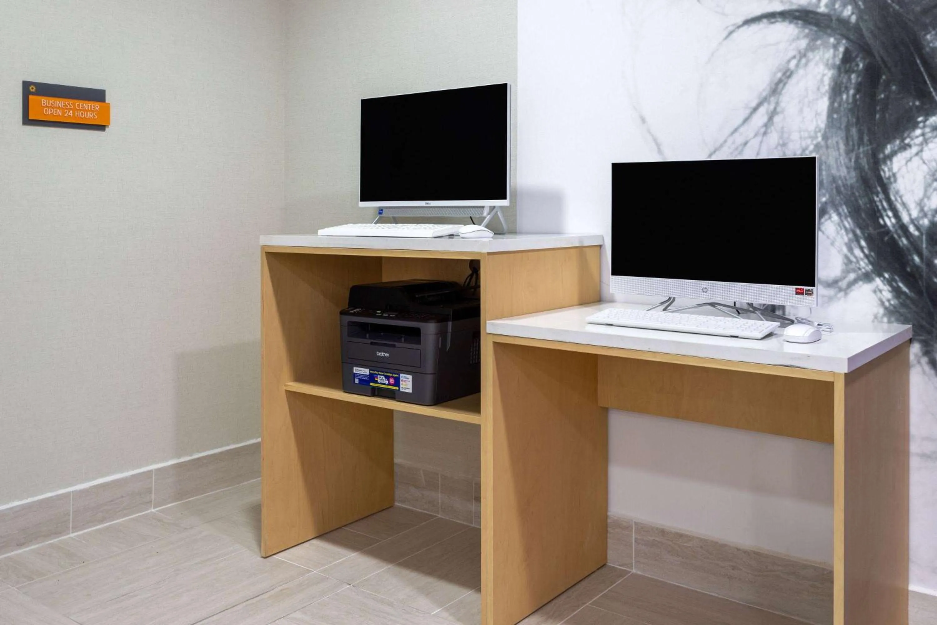 Business facilities in La Quinta Inn & Suites by Wyndham Augusta Fort Eisenhower