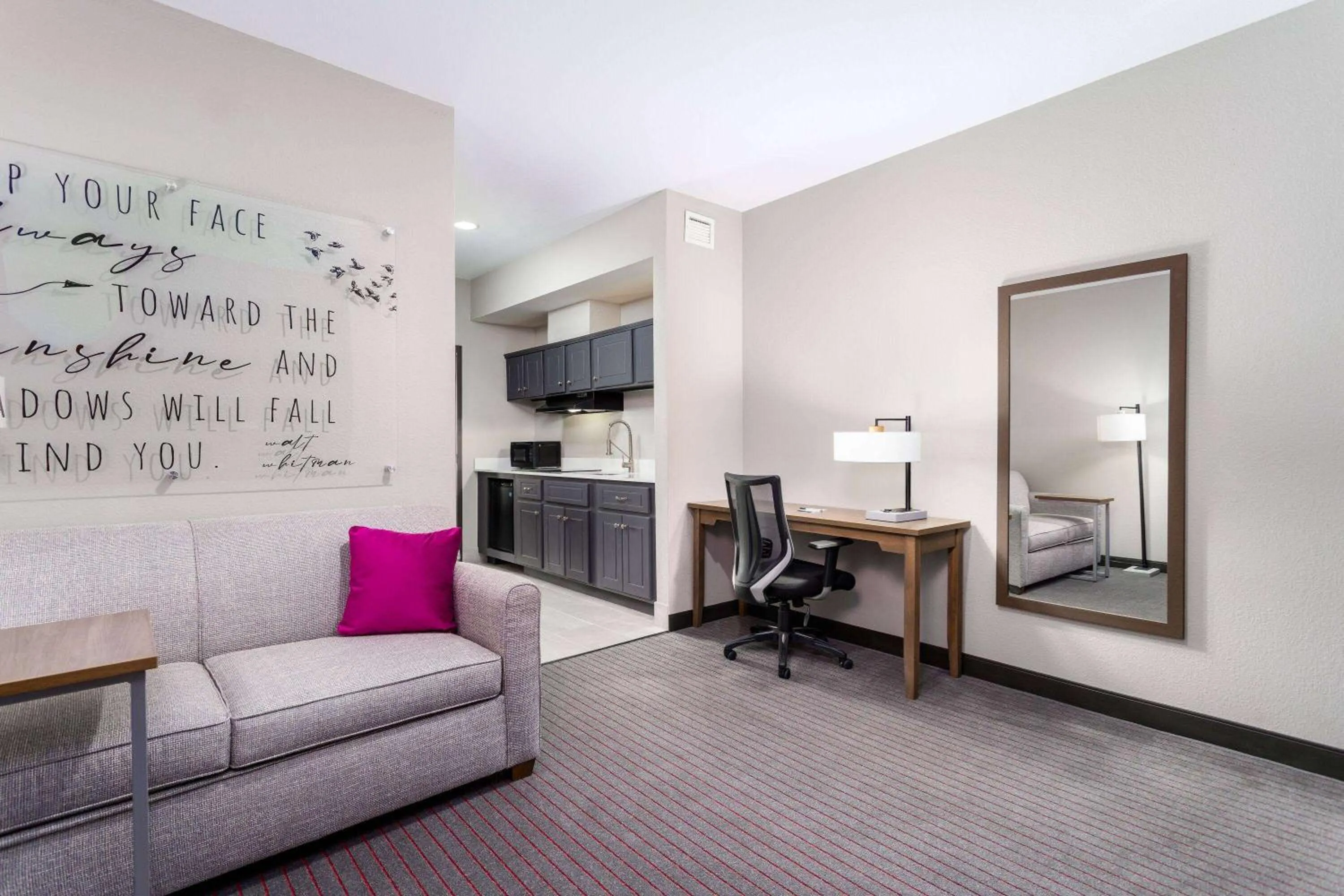 Photo of the whole room, Bed in La Quinta Inn & Suites by Wyndham Augusta Fort Eisenhower