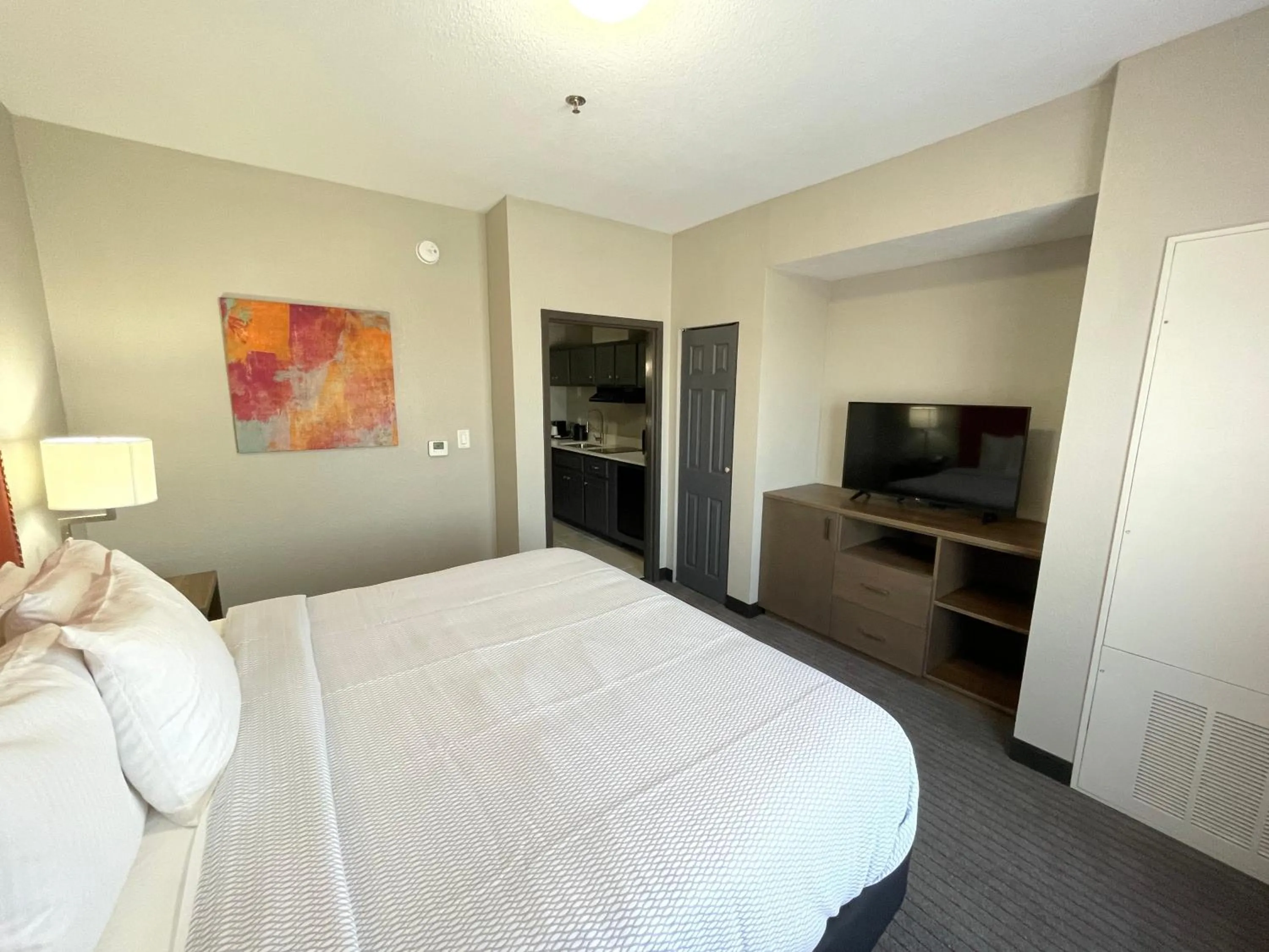 Bedroom, Bed in La Quinta Inn & Suites by Wyndham Augusta Fort Eisenhower