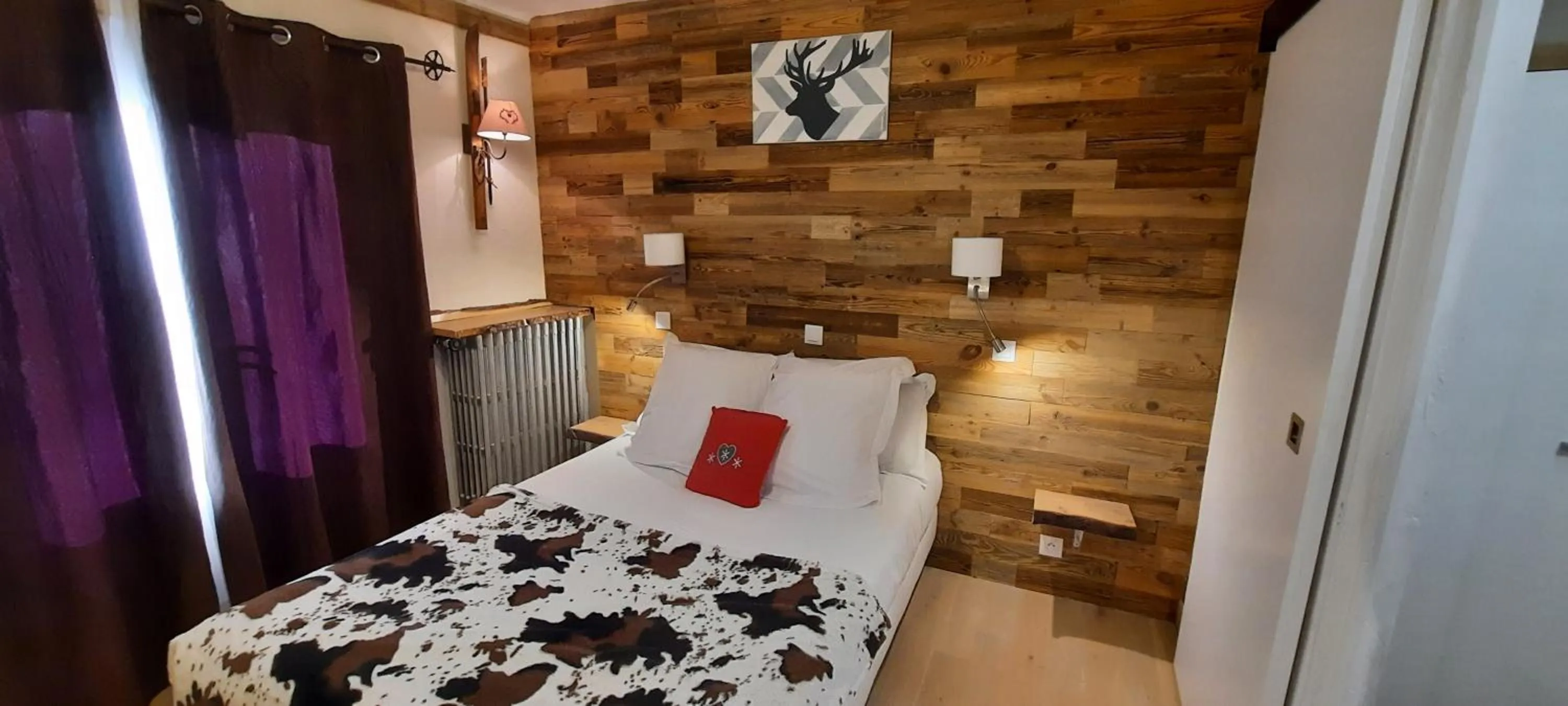 Bed in Hôtel Chastellares