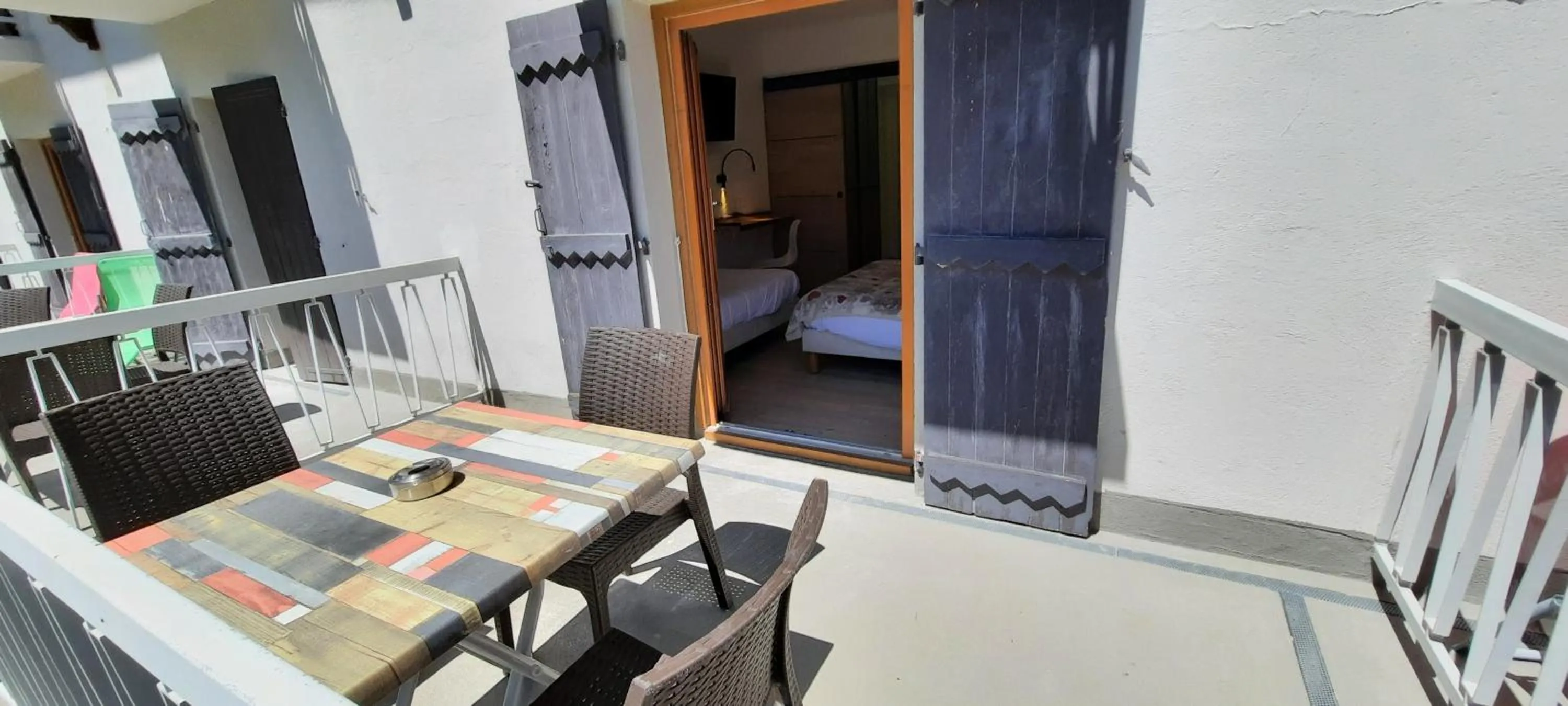 Balcony/Terrace, Bed in Hôtel Chastellares