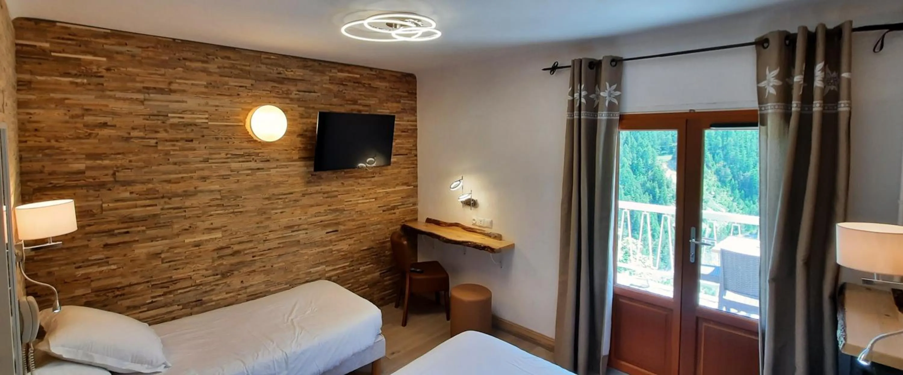 Bed in Hôtel Chastellares