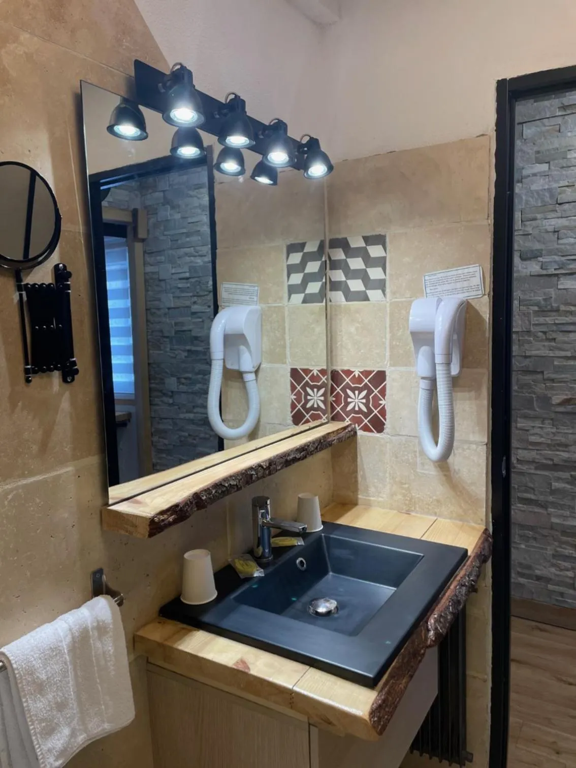 Bathroom in Hôtel Chastellares