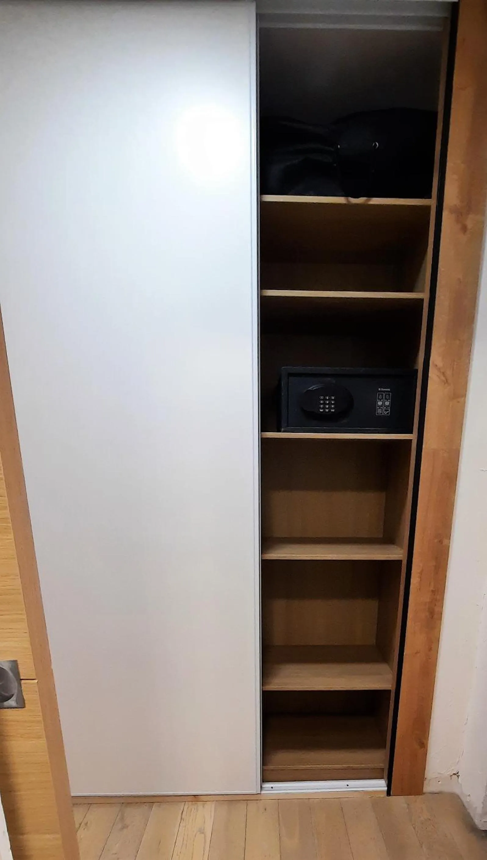 wardrobe in Hôtel Chastellares