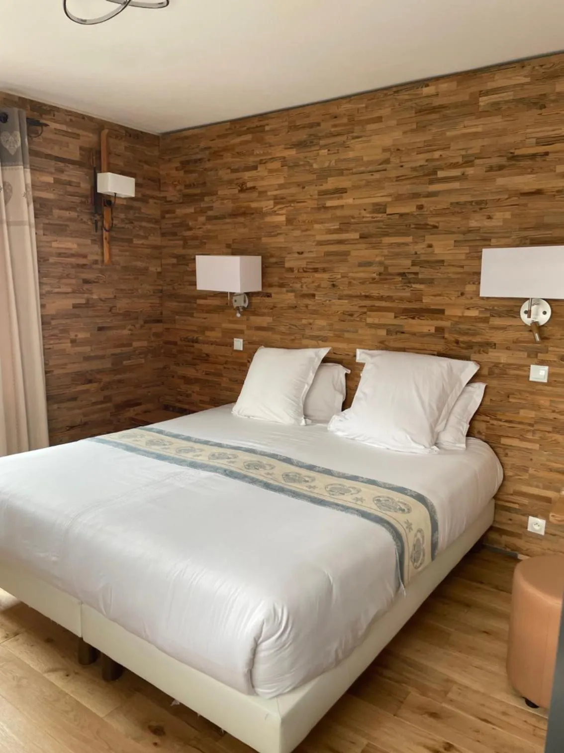 Bed in Hôtel Chastellares