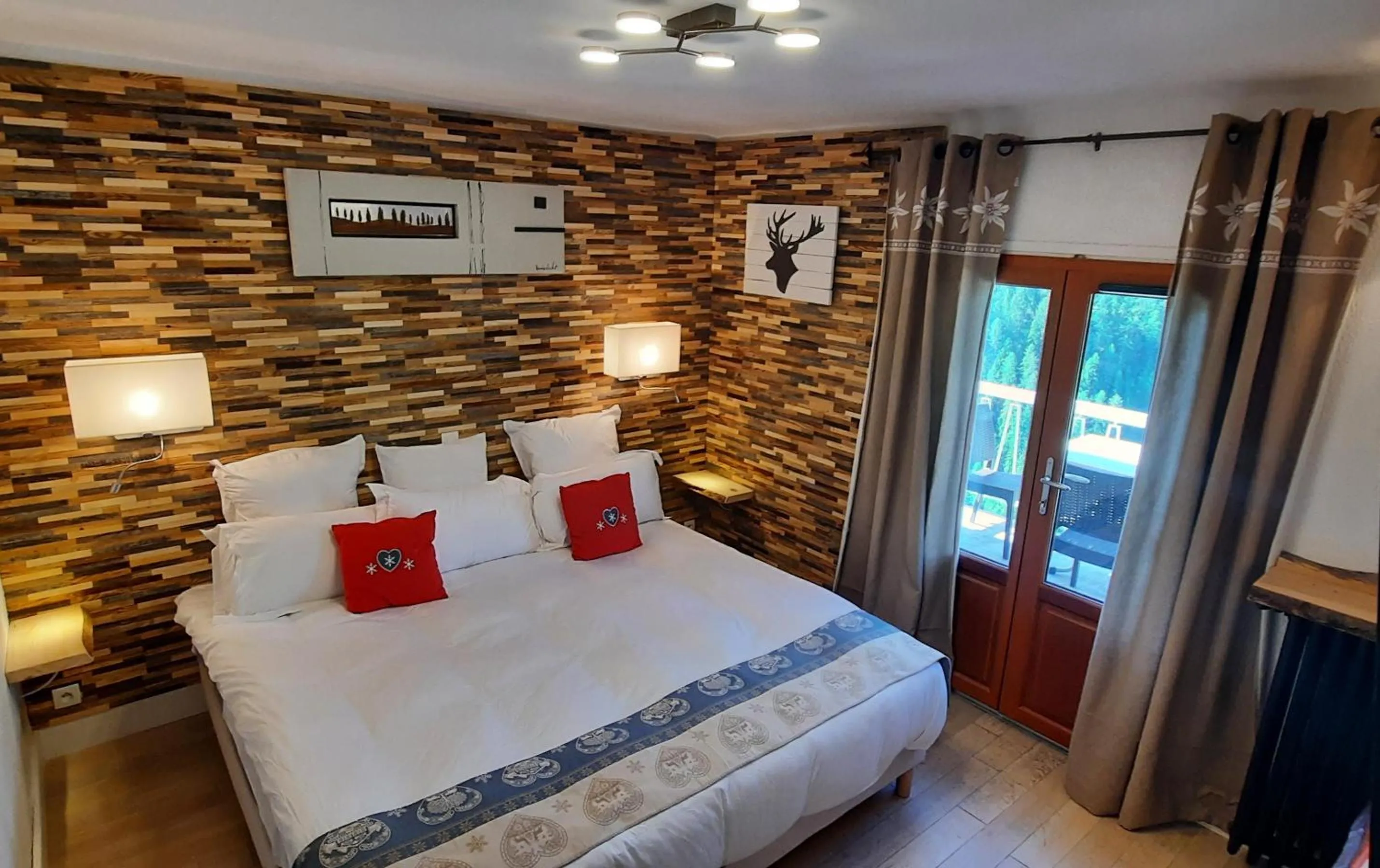 Bedroom, Bed in Hôtel Chastellares