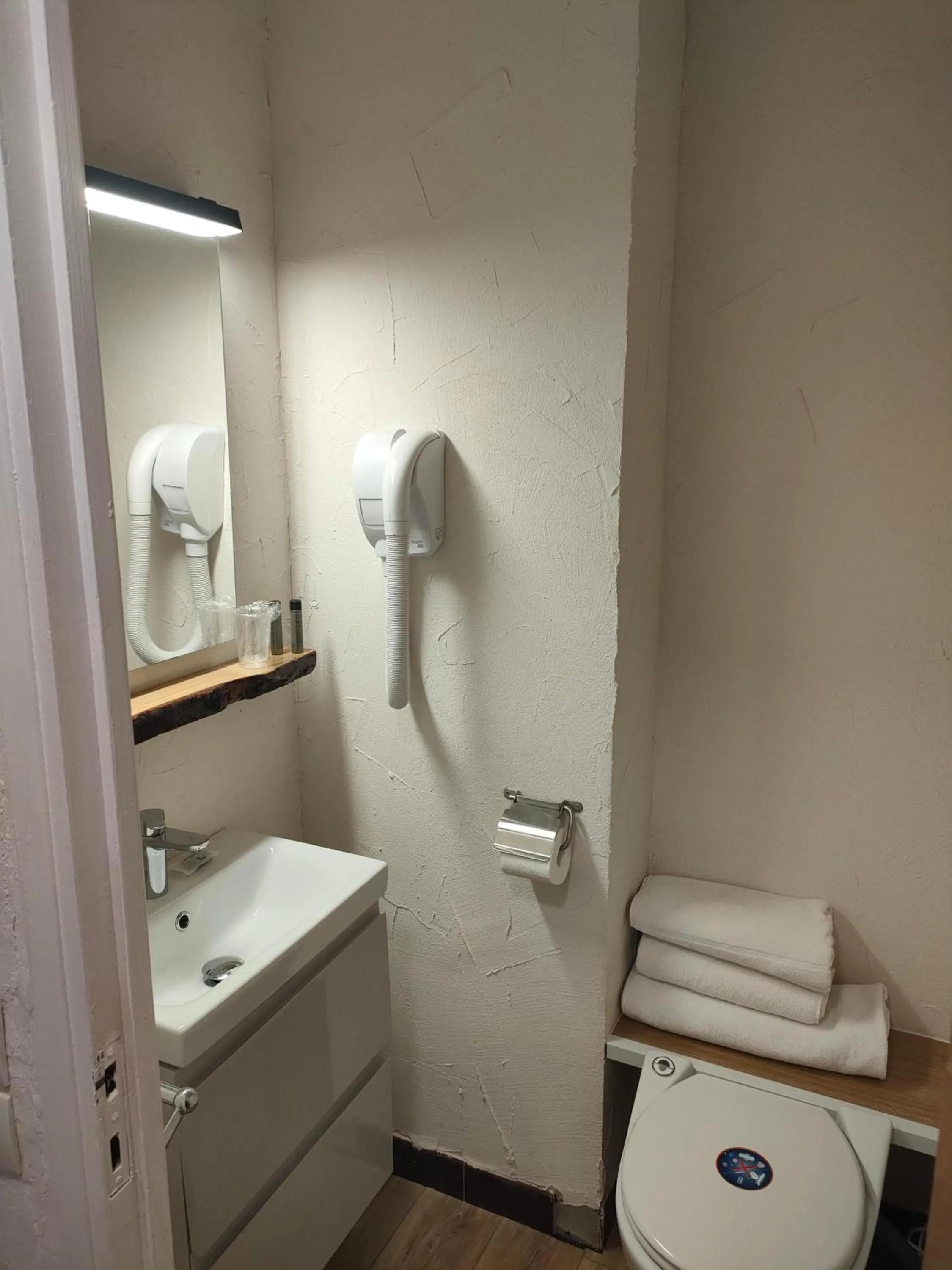 Bathroom in Hôtel Chastellares