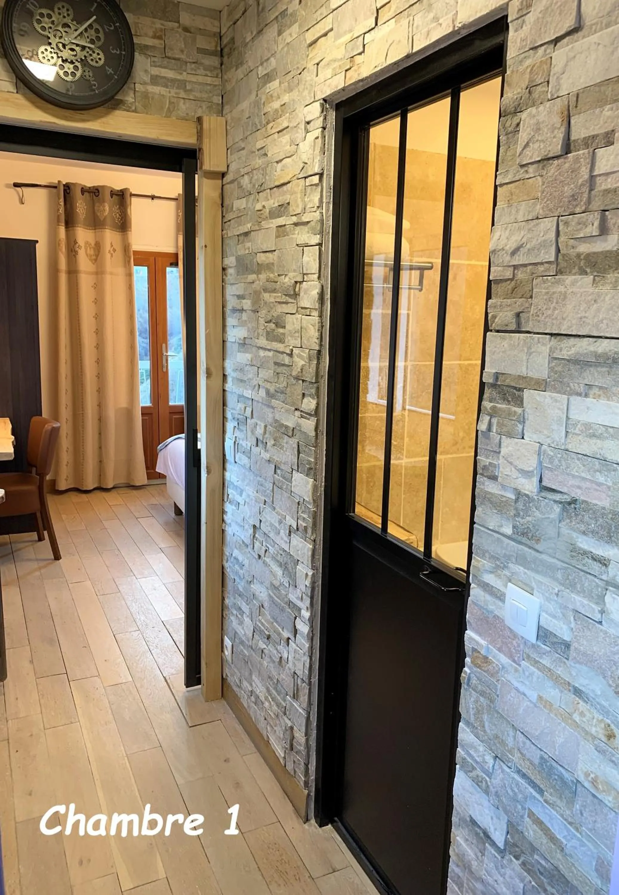 Facade/entrance in Hôtel Chastellares