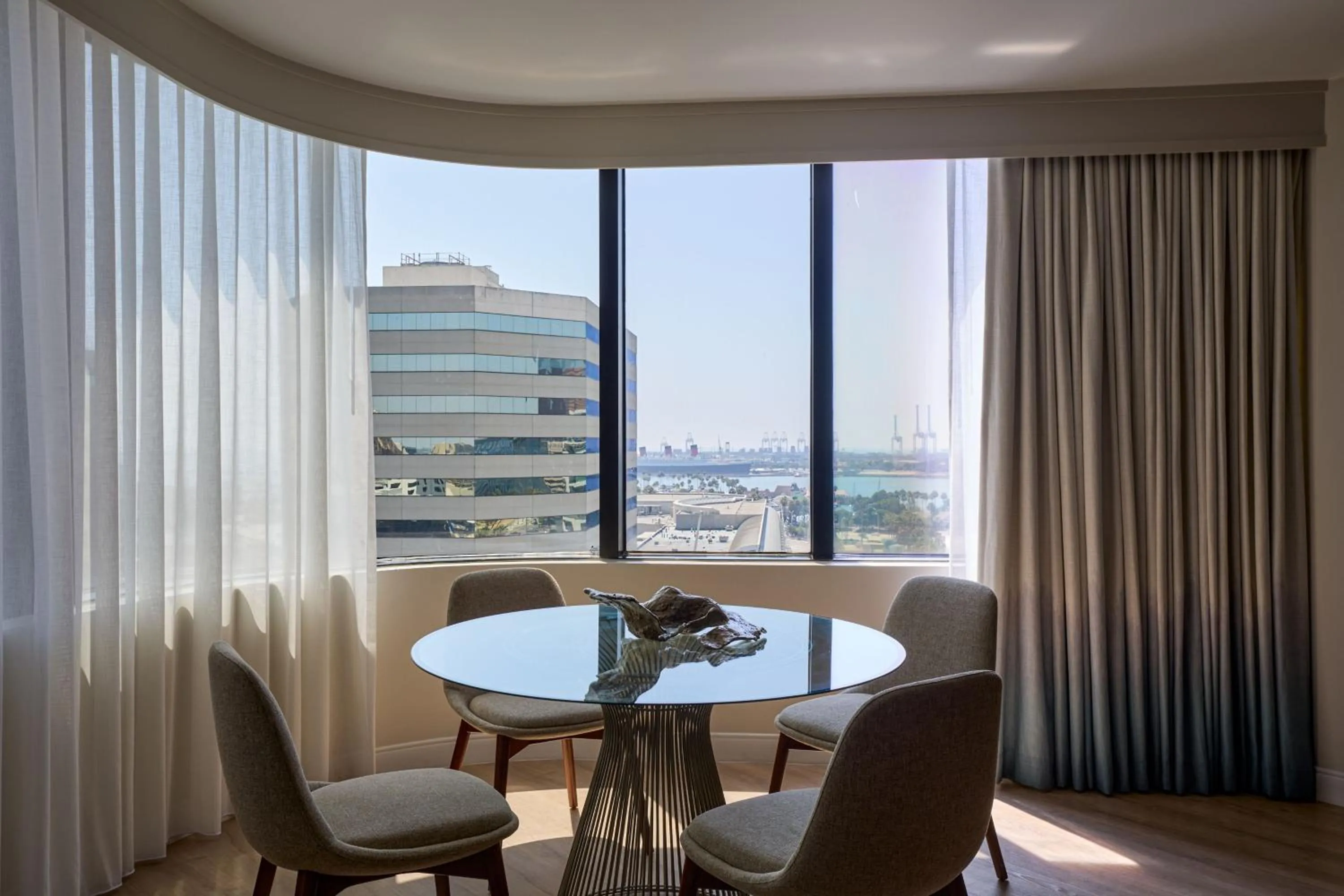 Photo of the whole room in Marriott Long Beach Downtown