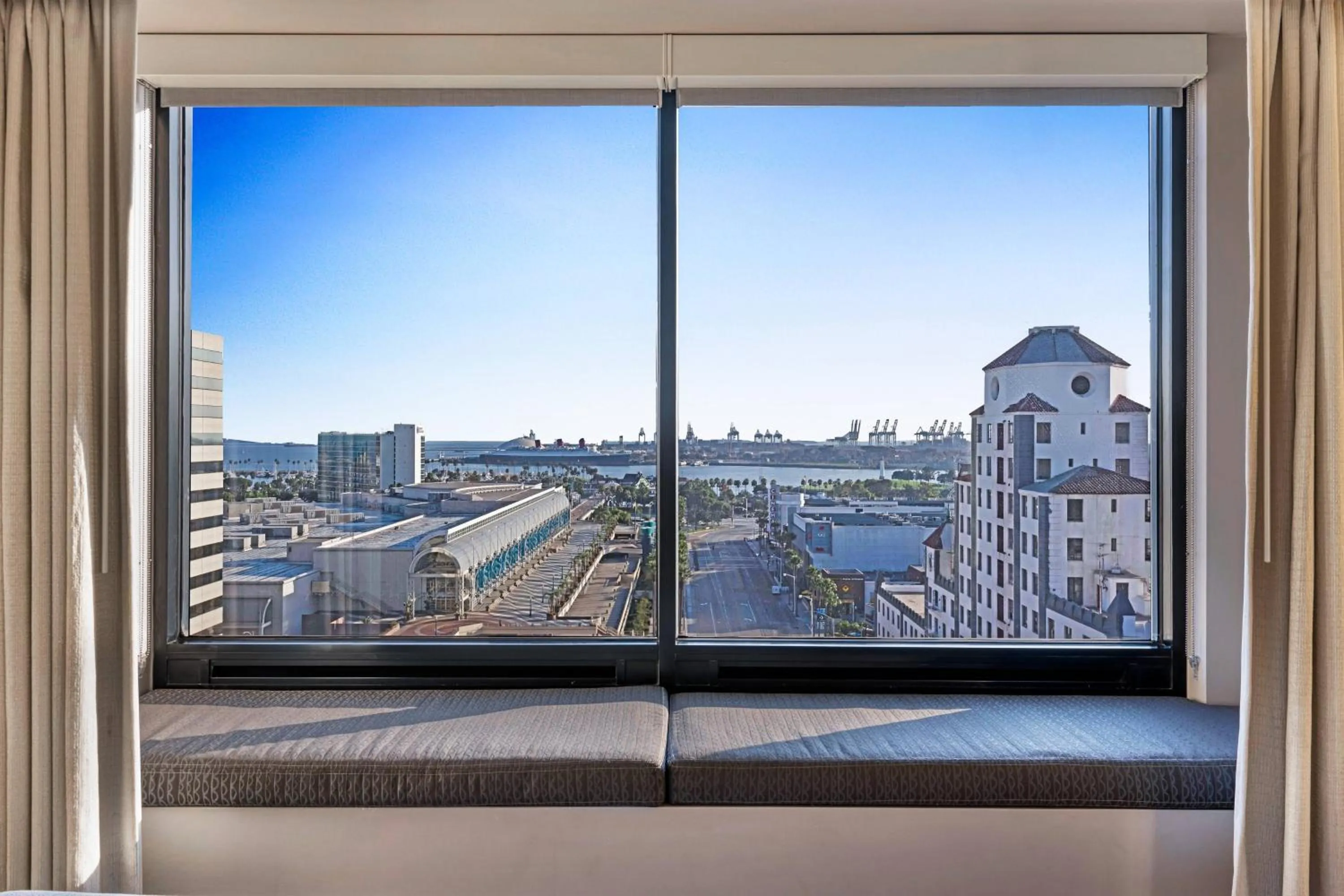 Photo of the whole room in Marriott Long Beach Downtown