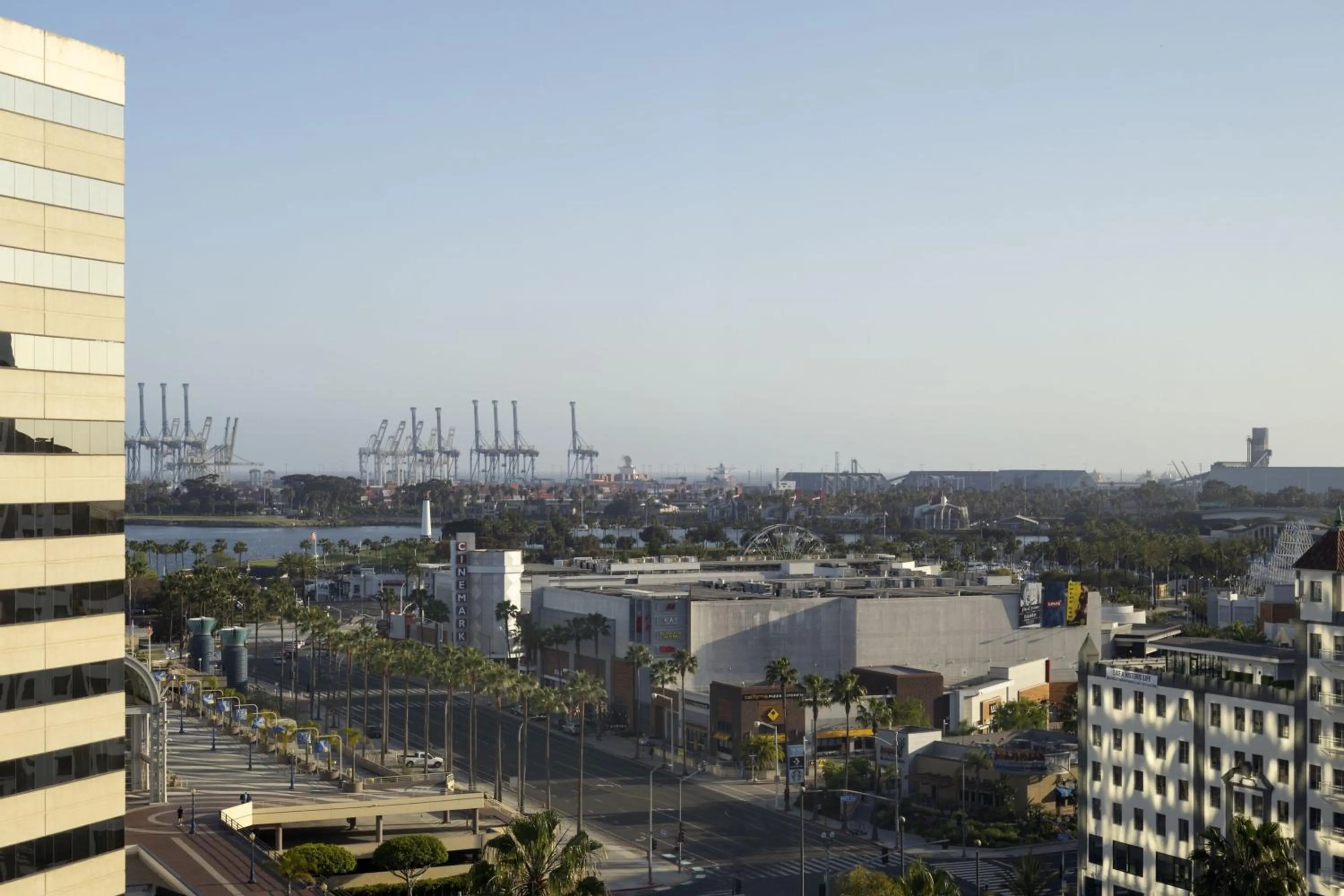 Photo of the whole room in Marriott Long Beach Downtown