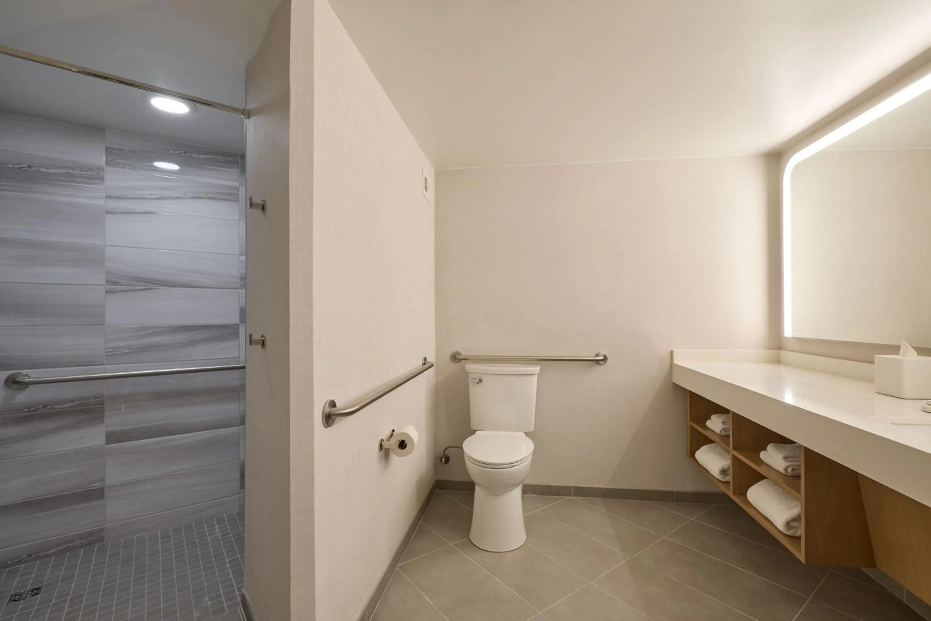 Bathroom in Marriott Long Beach Downtown