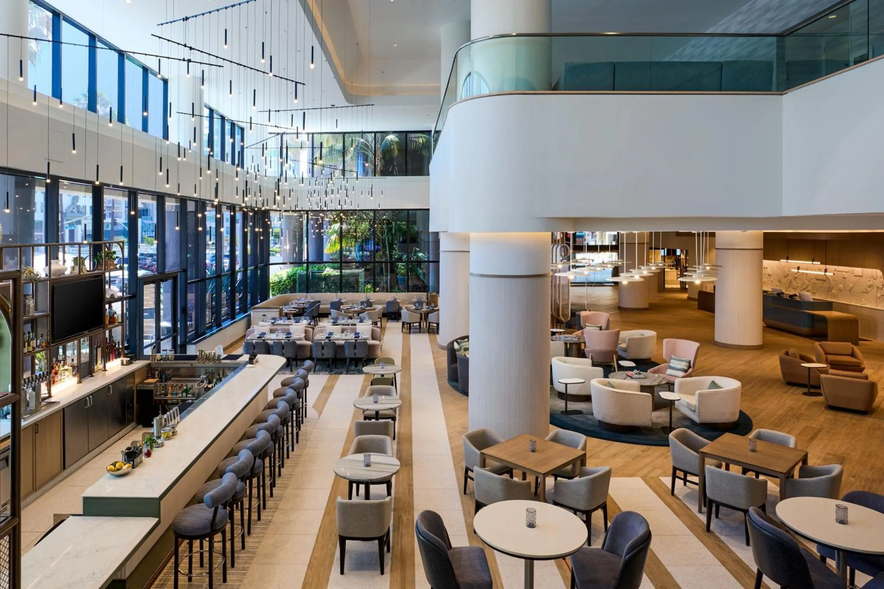 Restaurant/places to eat in Marriott Long Beach Downtown