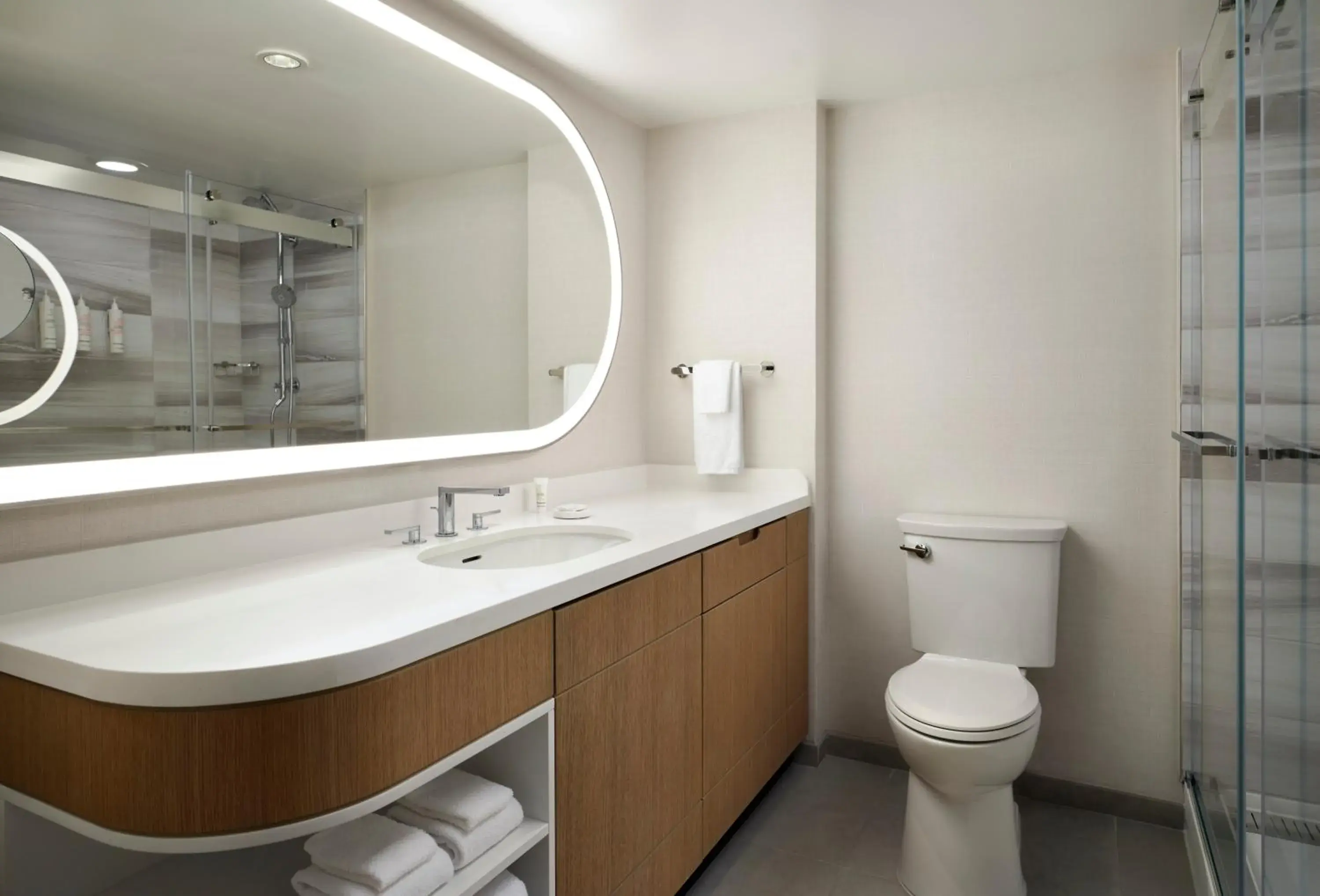 King Room with City View - M Club Lounge Access in Marriott Long Beach Downtown King Room with City View - M Club Lounge Access in Marriott Long Beach Downtown