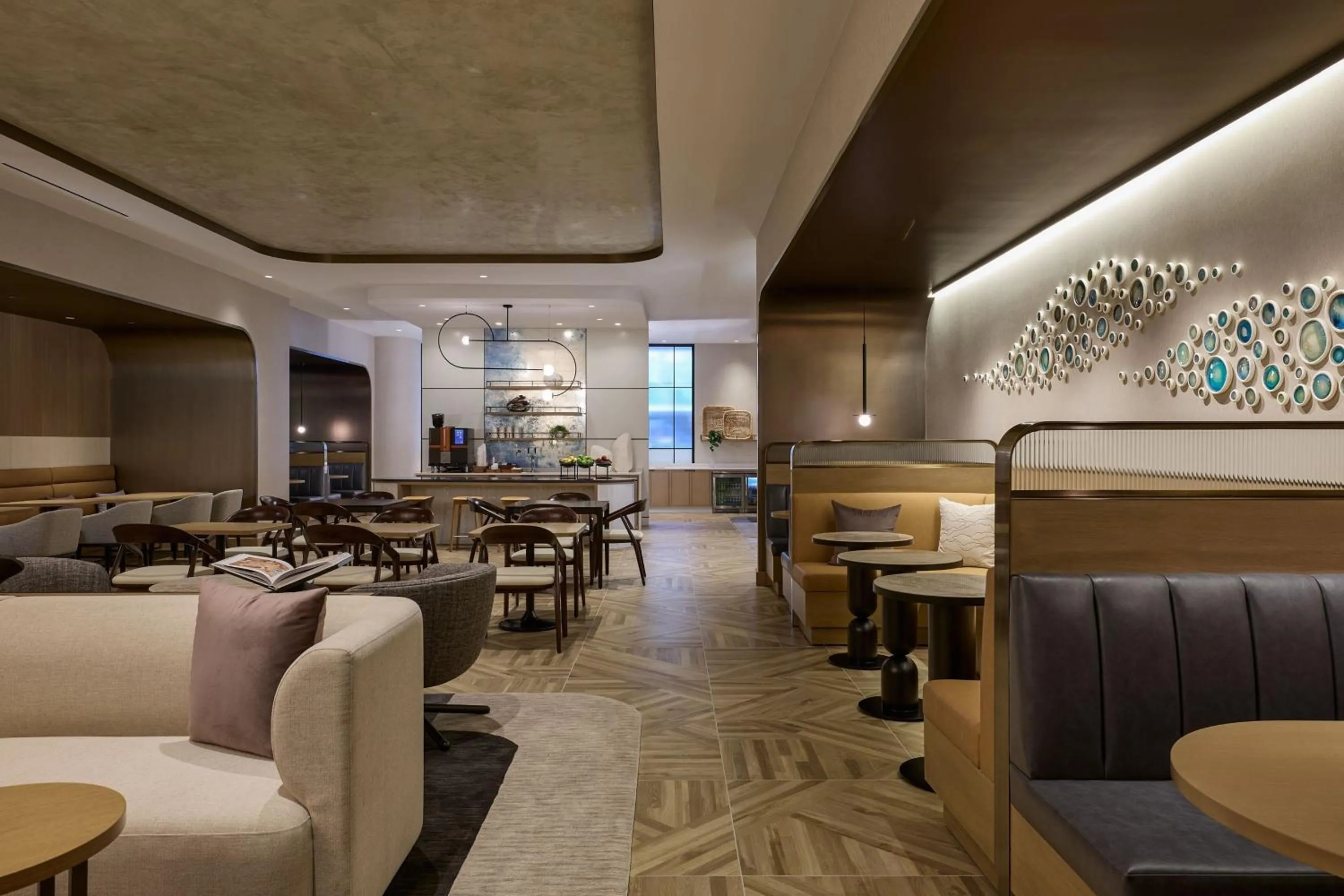 Lounge or bar in Marriott Long Beach Downtown