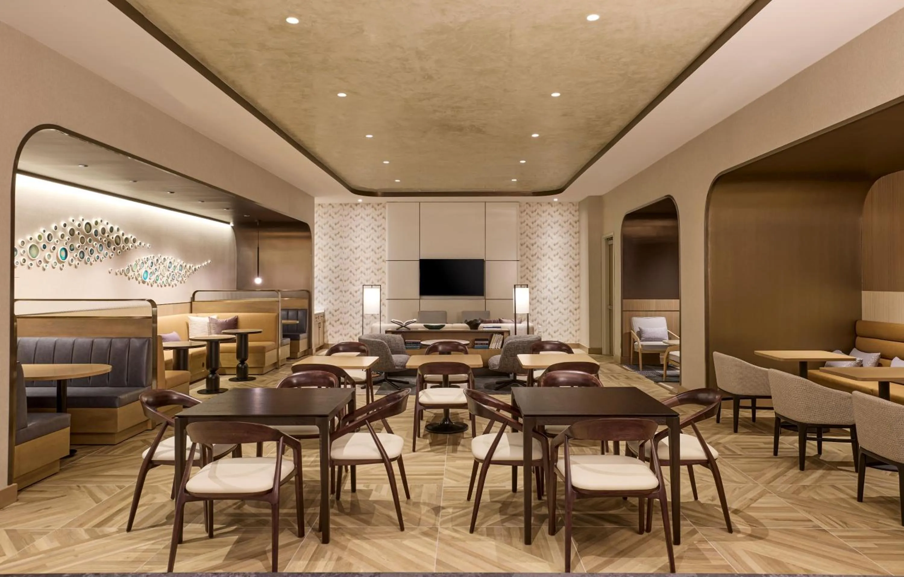 Lounge or bar in Marriott Long Beach Downtown